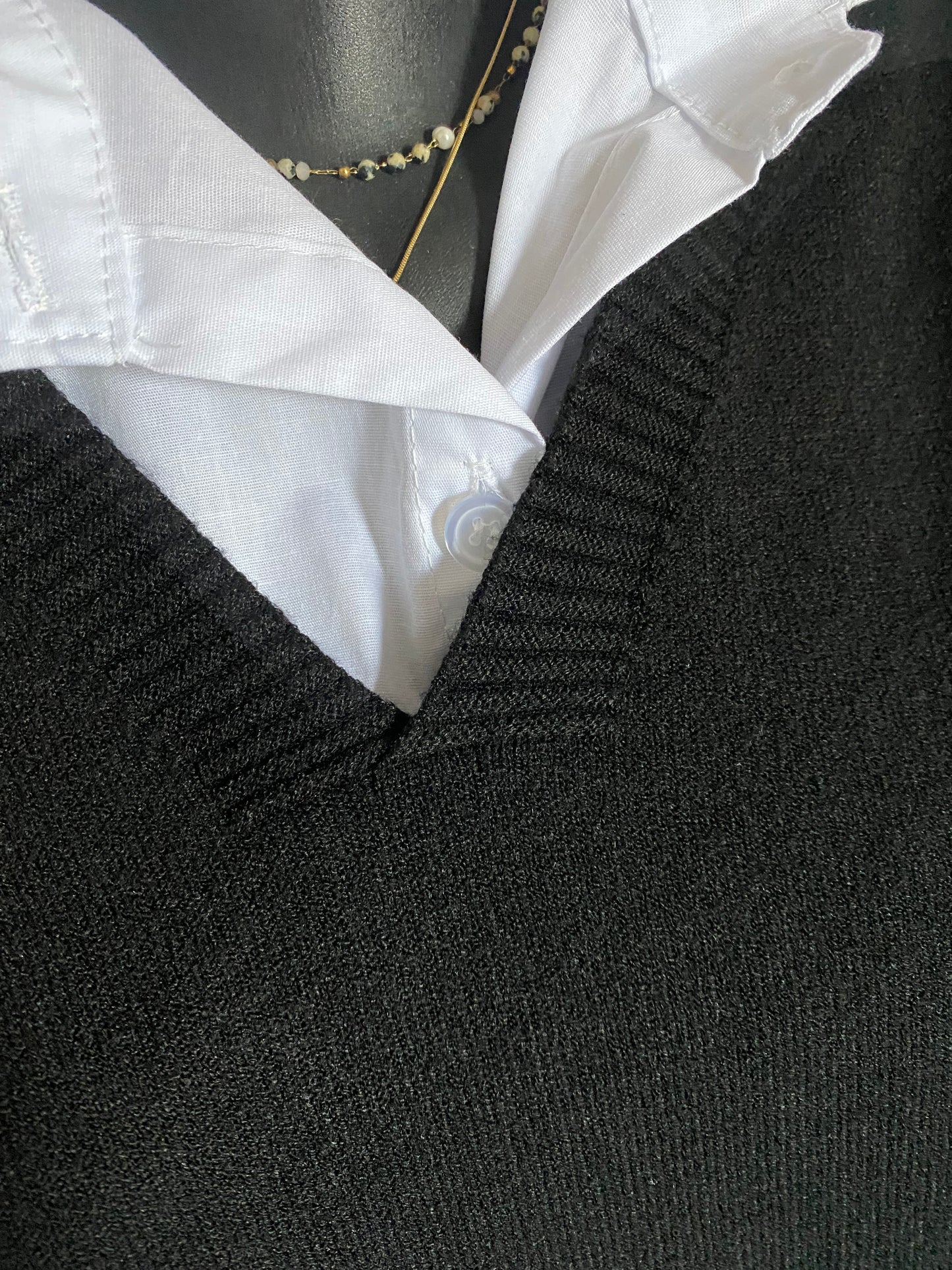 ENSEMBLE PULL SANS MANCHE ET CHEMISE   TU 36/44  NOIR