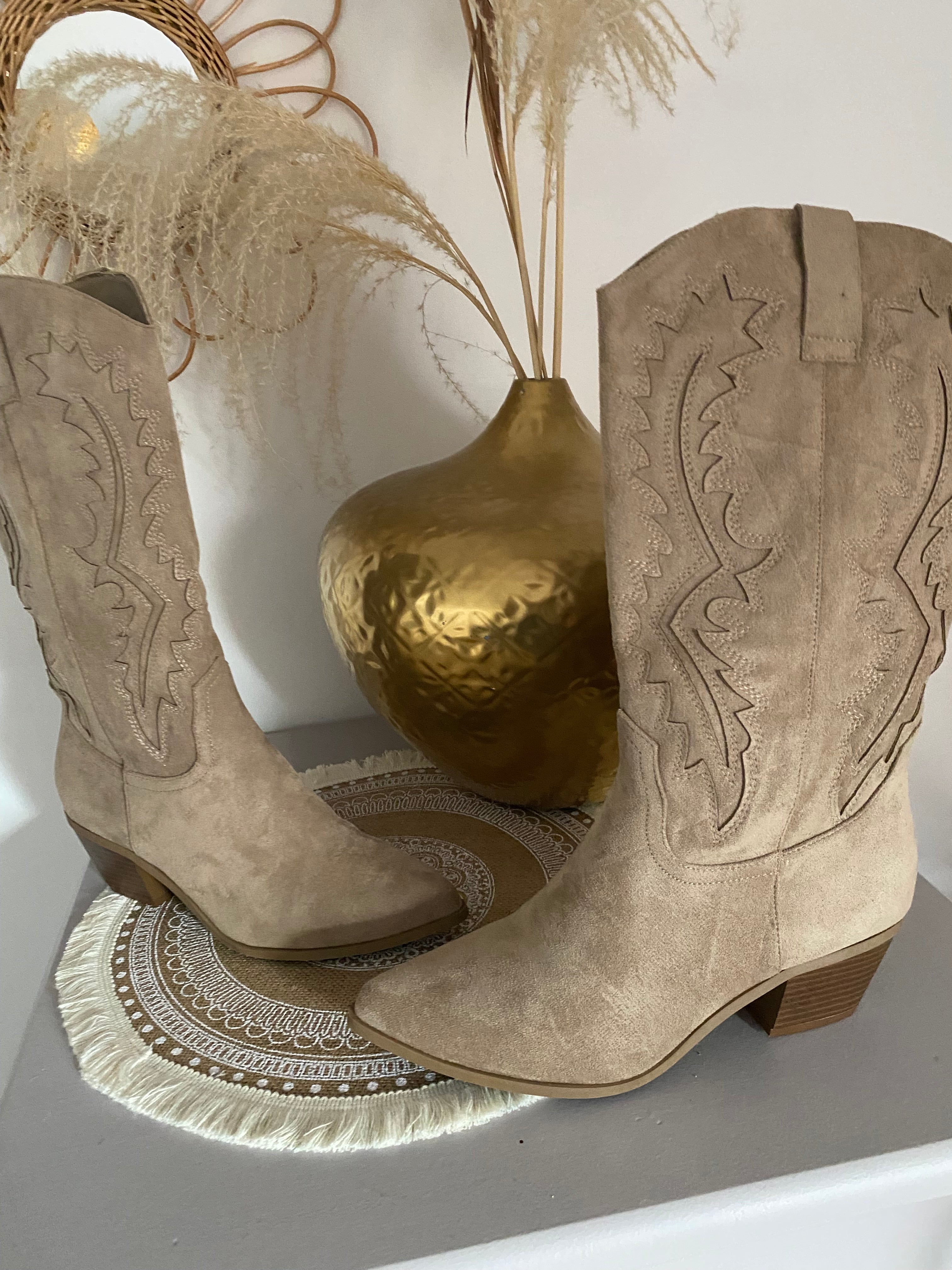 BOTTES SAVANHA   36/37/38/39/40/41  CATEGORIE CHAUSSURES