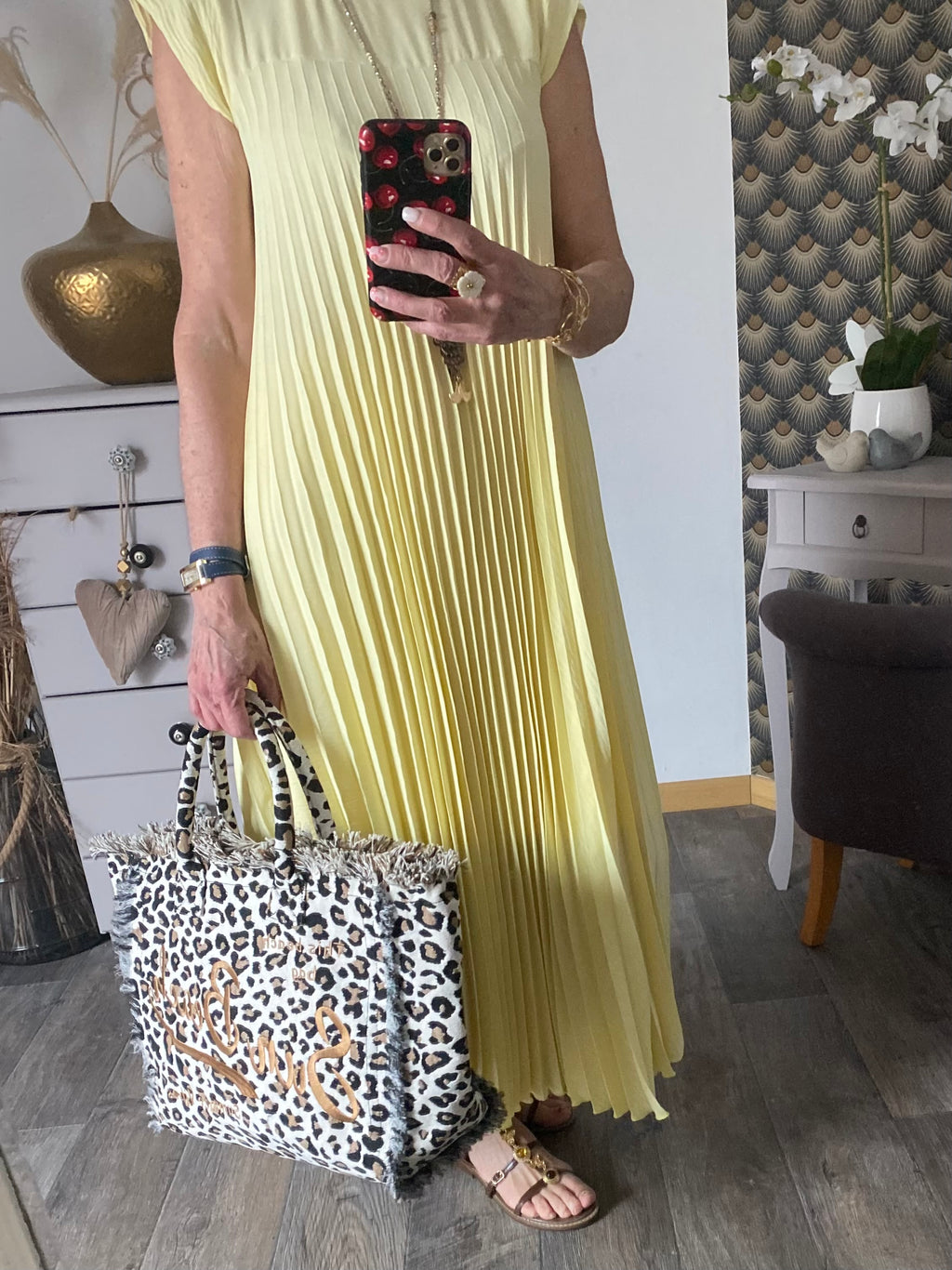 ROBE MAGIQUE  TU 36/46  JAUNE PALE