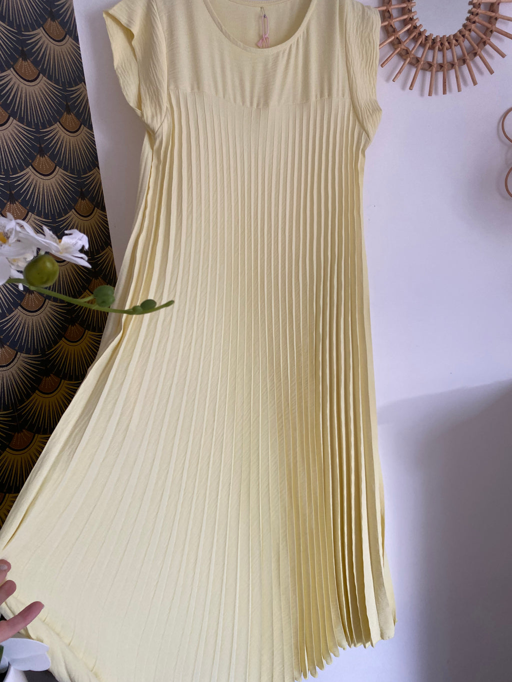 ROBE MAGIQUE  TU 36/46  JAUNE PALE