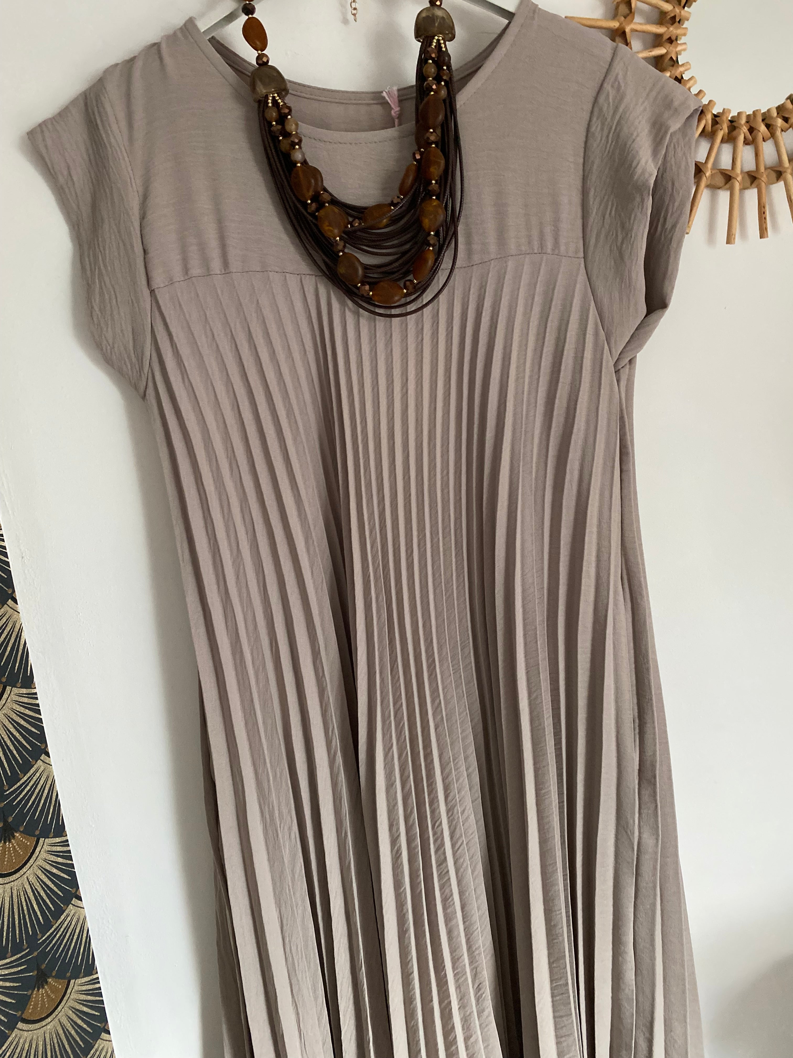 ROBE MAGIQUE  TU 36/46  BEIGE