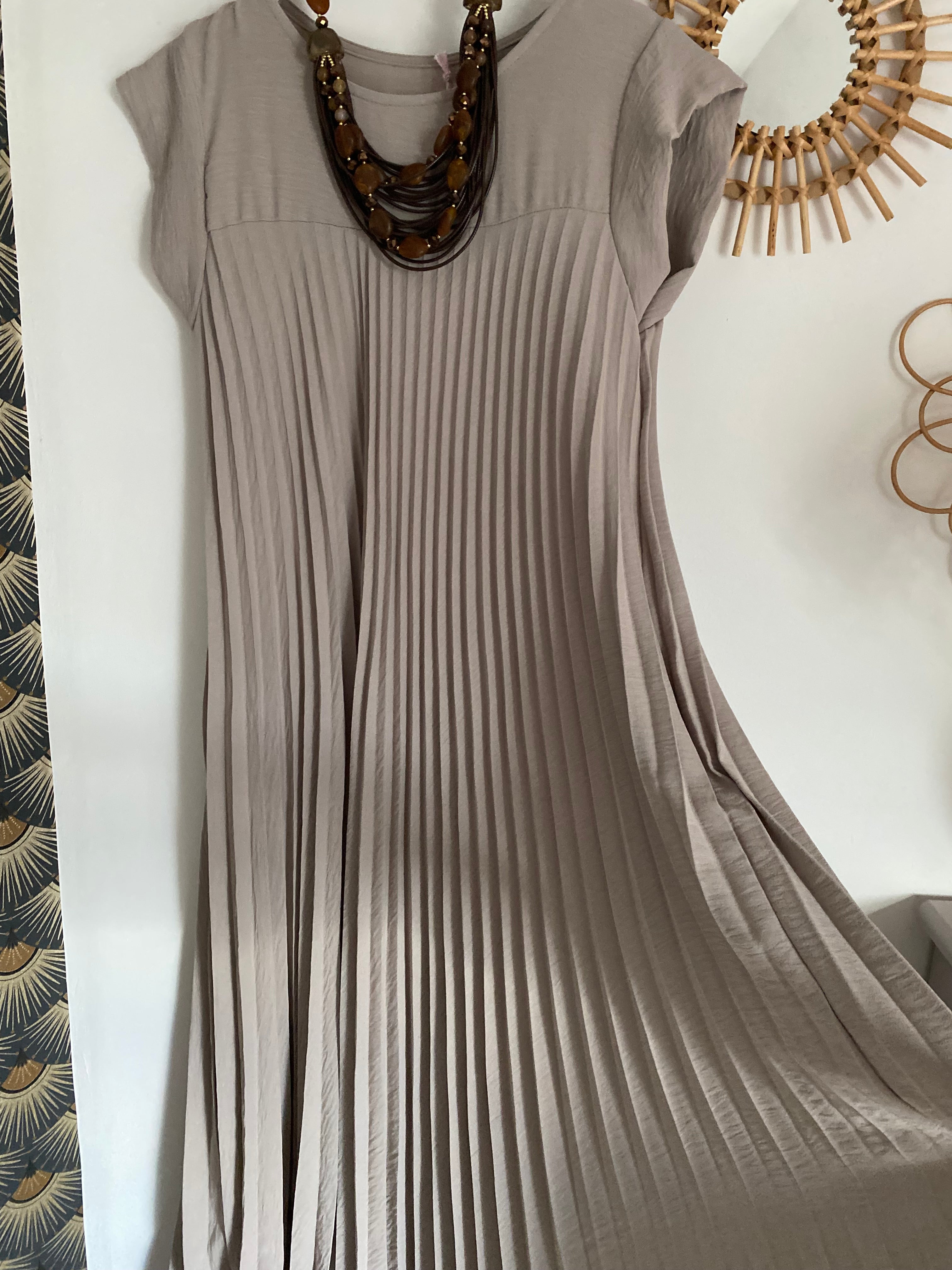 ROBE MAGIQUE  TU 36/46  BEIGE
