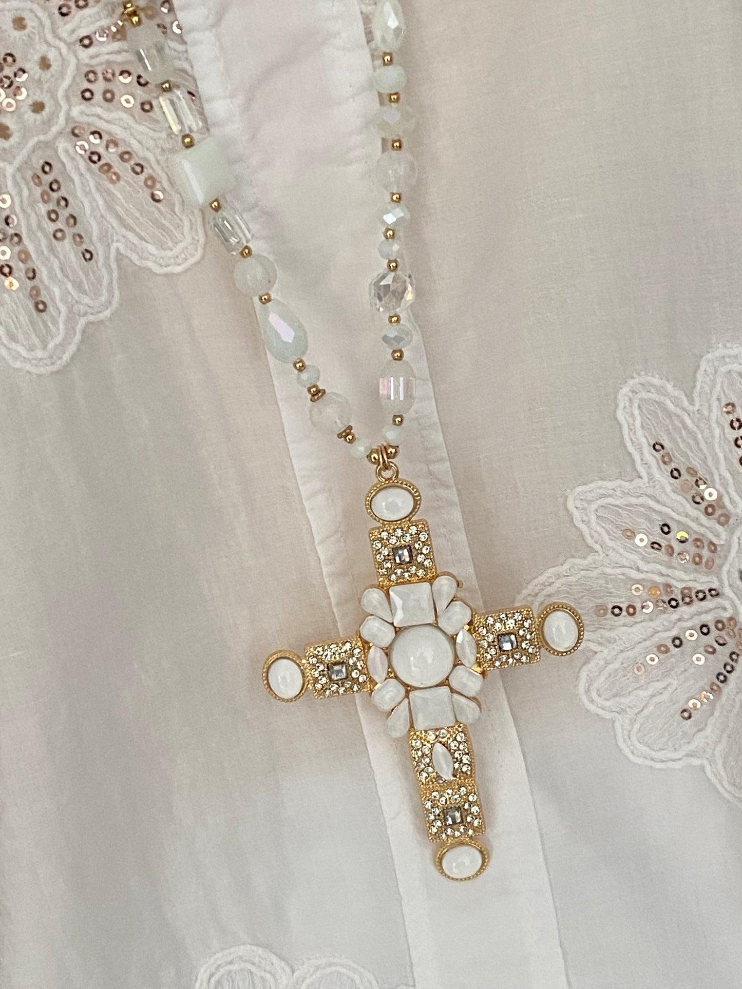 COLLIER CROIX  BLANC