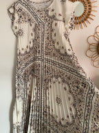 ROBE LONGUE PLISSEE  TU 36/46  ECRU A MOTIFS