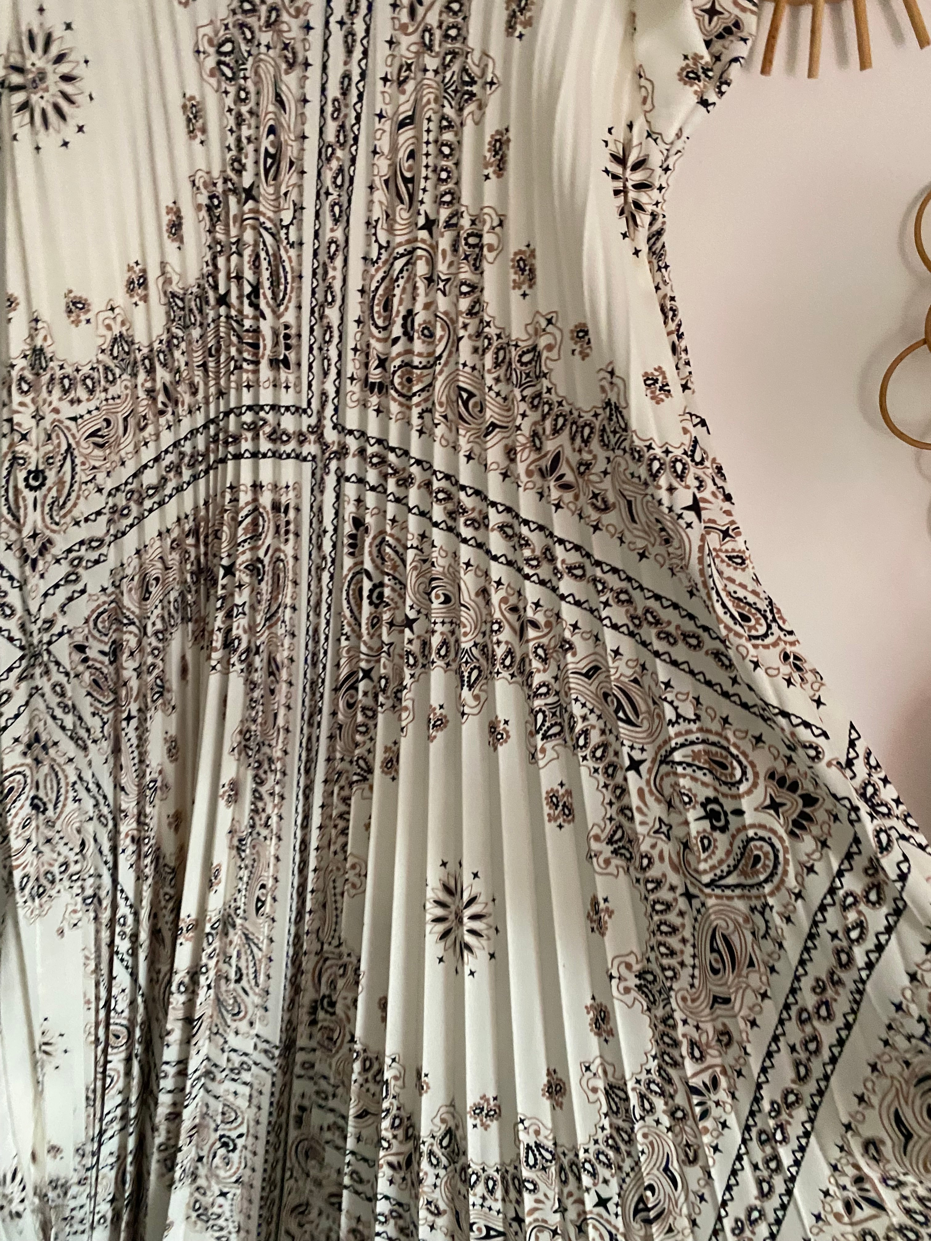 ROBE LONGUE PLISSEE  TU 36/46  ECRU A MOTIFS