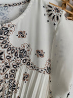 ROBE LONGUE PLISSEE  TU 36/46  ECRU A MOTIFS