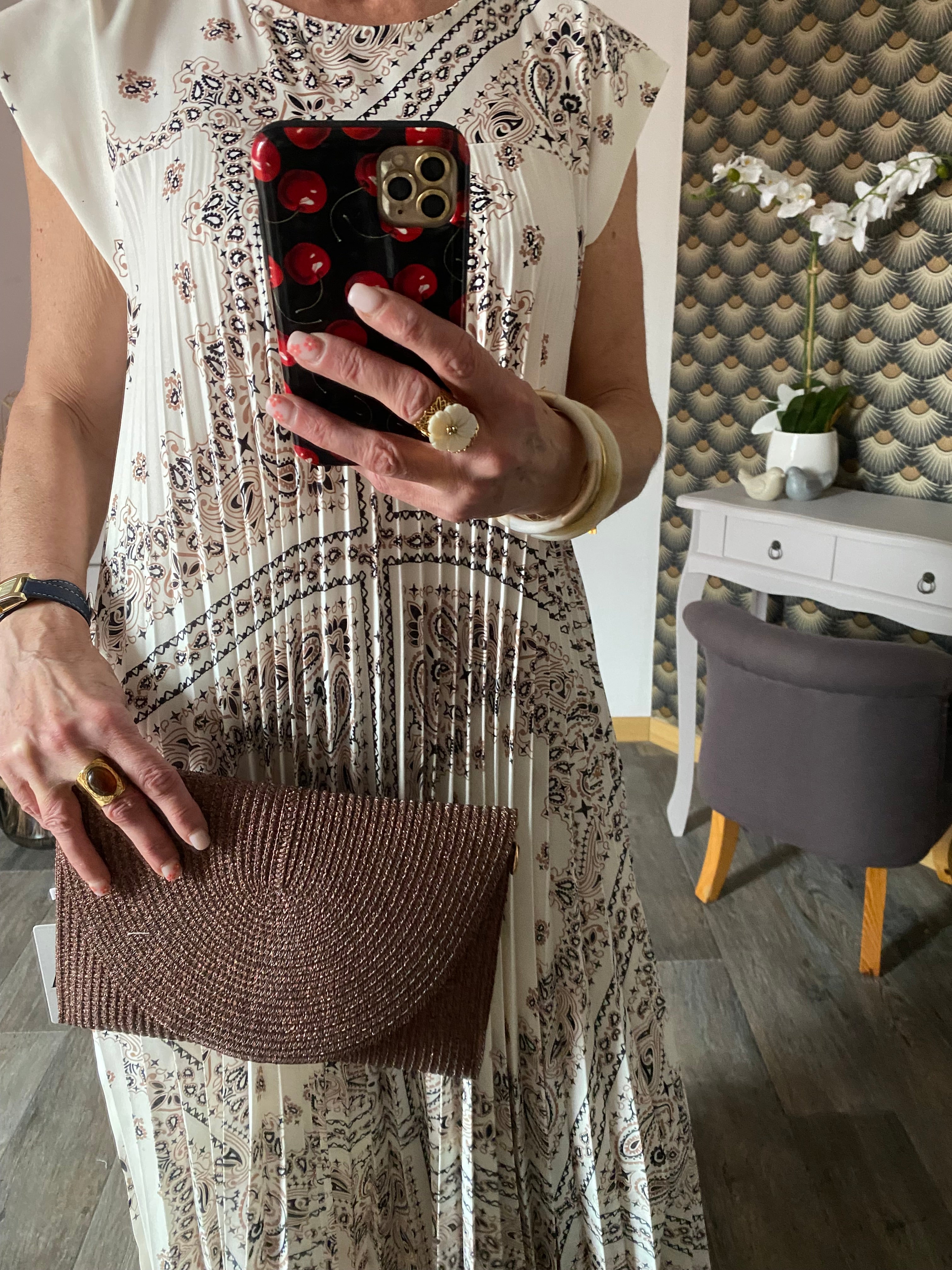 ROBE LONGUE PLISSEE  TU 36/46  ECRU A MOTIFS