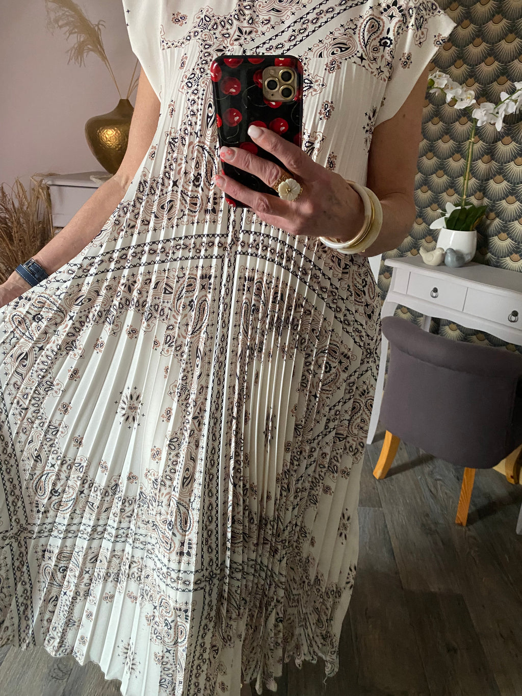 ROBE LONGUE PLISSEE  TU 36/46  ECRU A MOTIFS