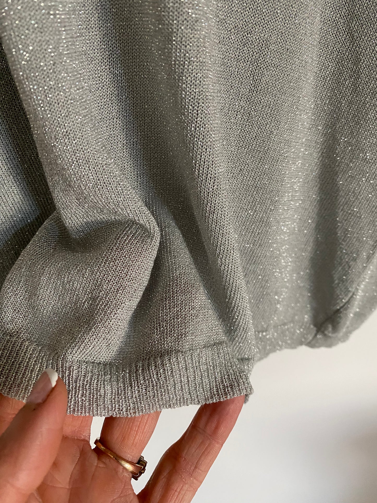 TOP SAMIA IRISE  TROIS COLORIS (argent , ecru , gris clair )  36/42