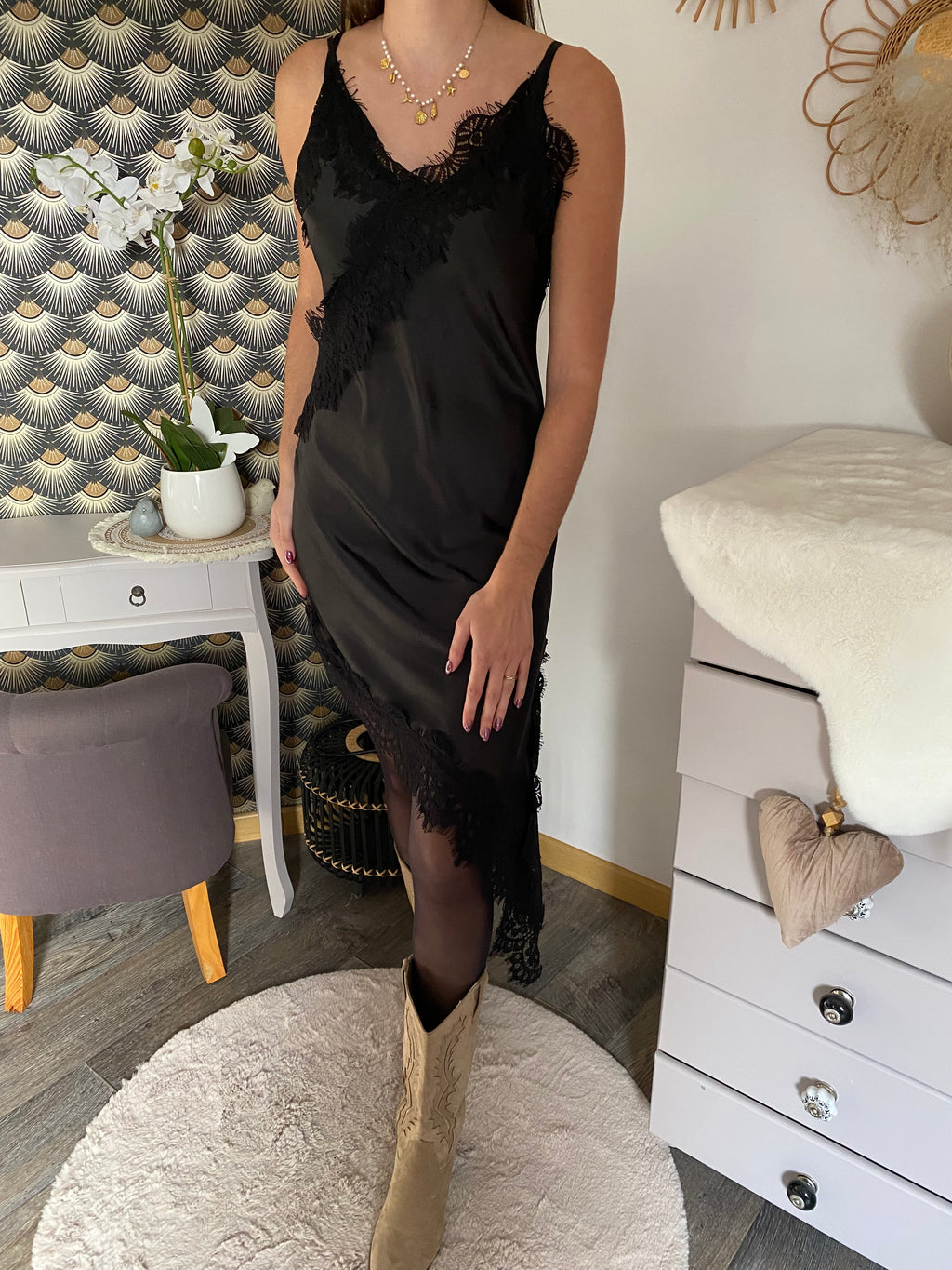 ROBE SATIN DENTELLE NOIRE TU 34/40