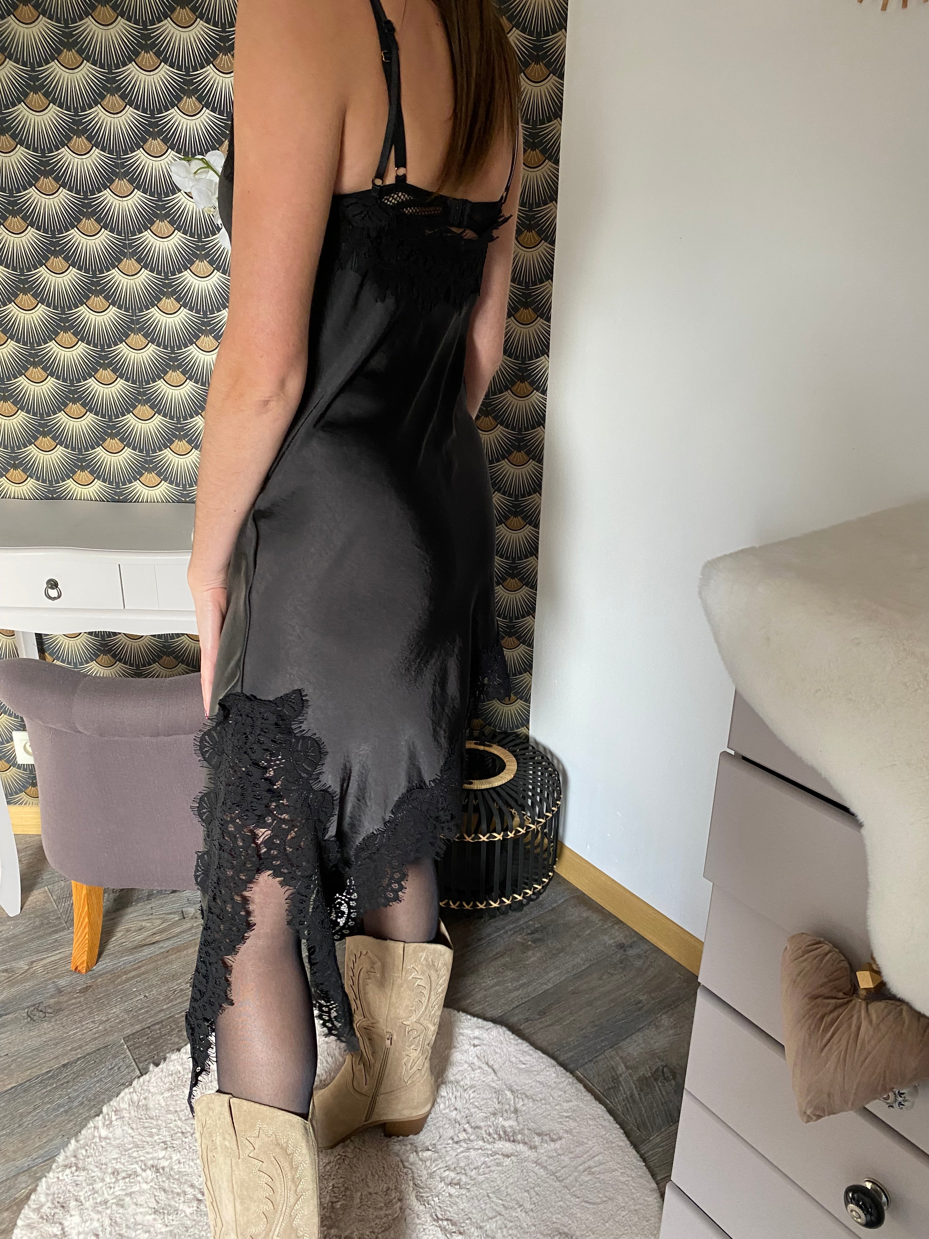 ROBE SATIN DENTELLE NOIRE TU 34/40
