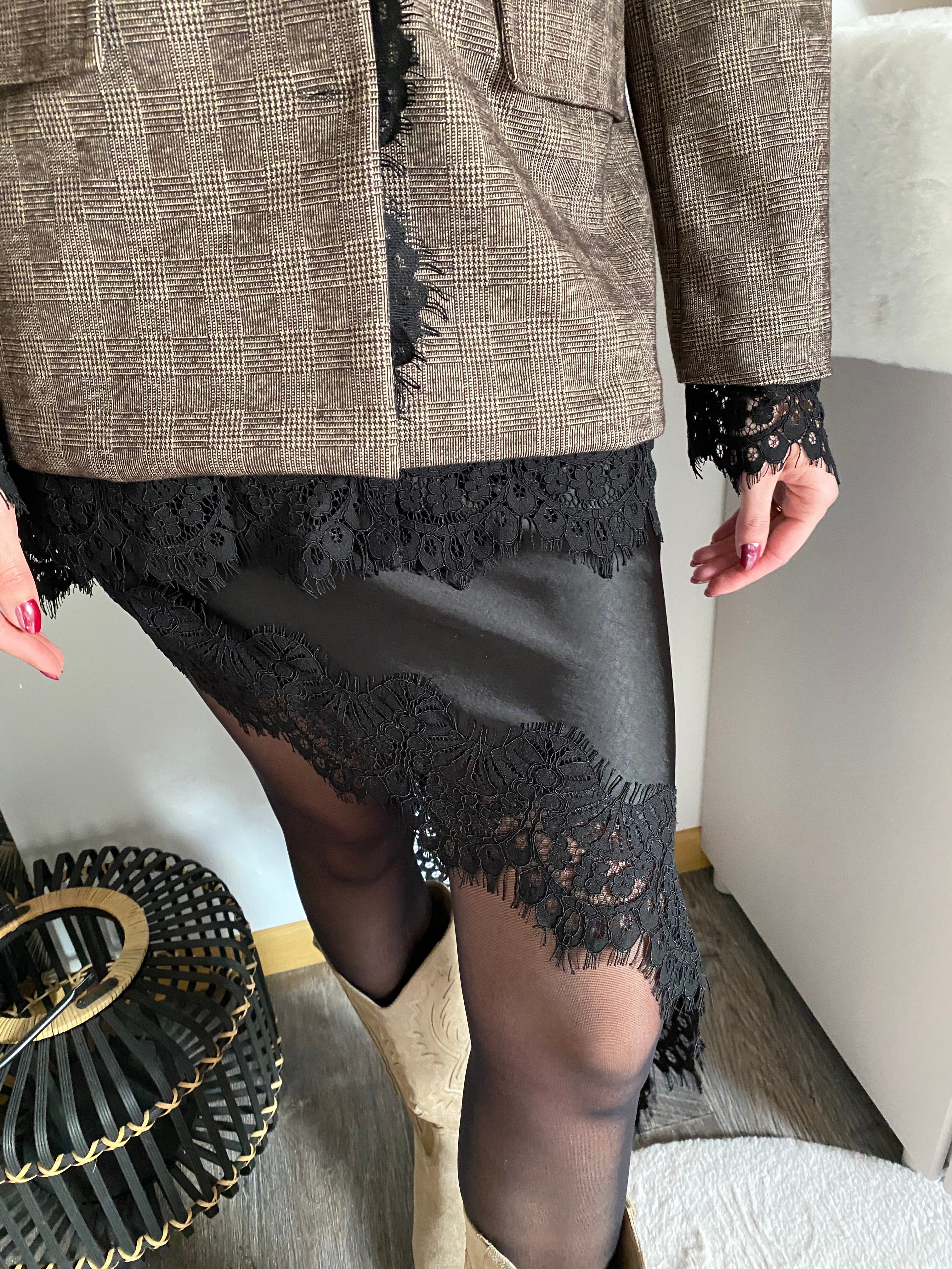 ROBE SATIN DENTELLE NOIRE TU 34/40