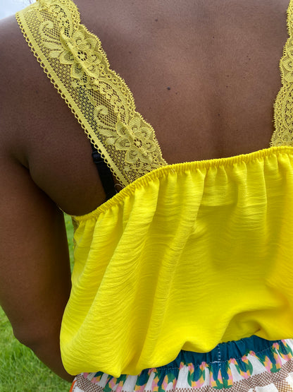 TOP DENTELLE  JAUNE   40/ 44 collection dolce vita