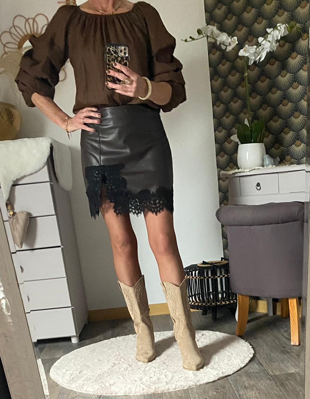 JUPE SHORT SIMILI MARRON   TAILLES:S OU M