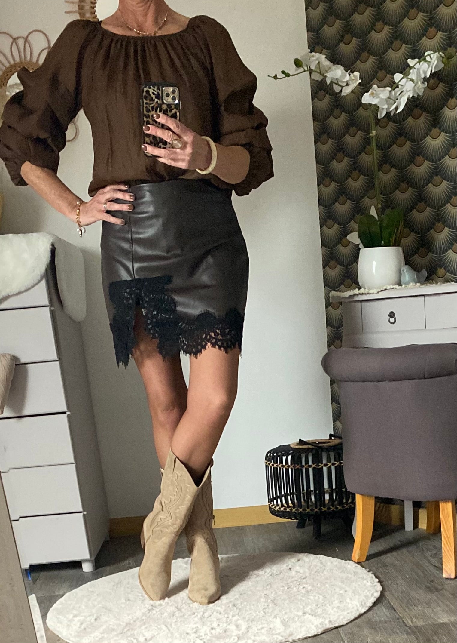 JUPE SHORT SIMILI MARRON   TAILLES:S OU M