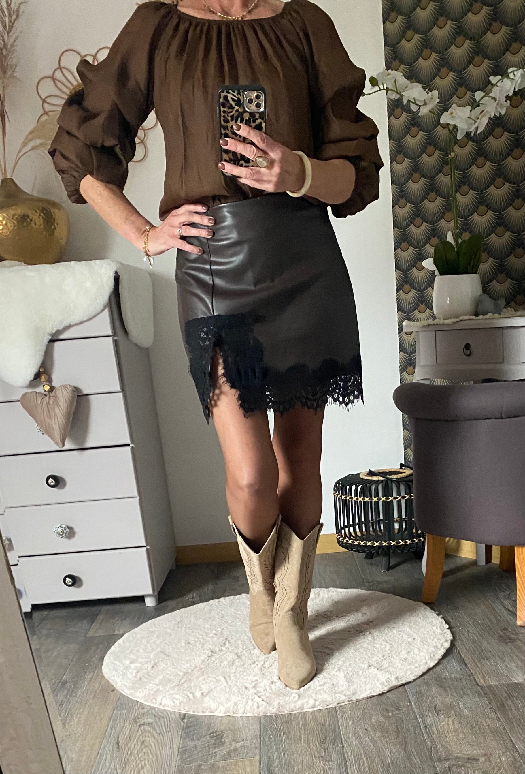 JUPE SHORT SIMILI MARRON   TAILLES:S OU M