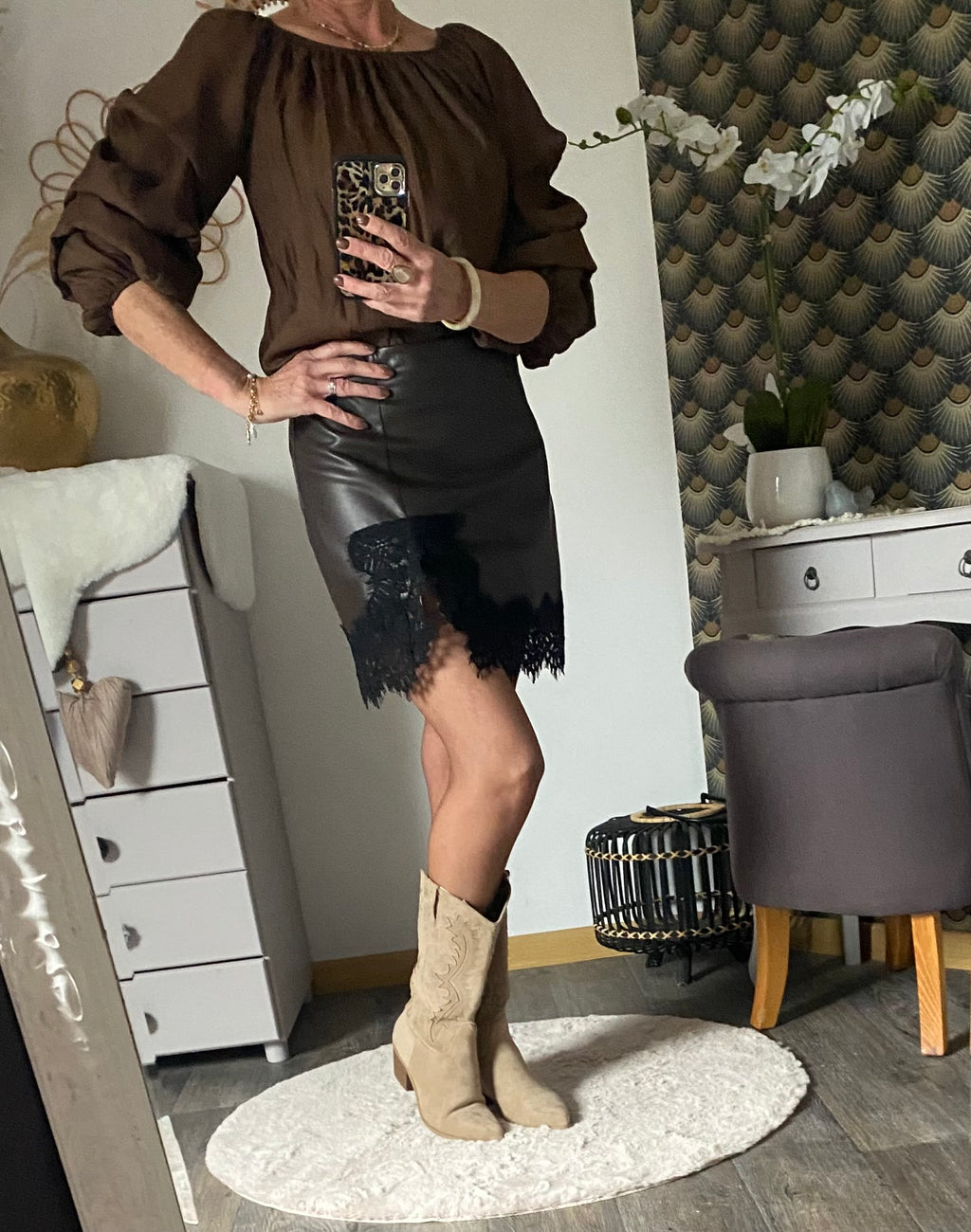 JUPE SHORT SIMILI MARRON   TAILLES:S OU M