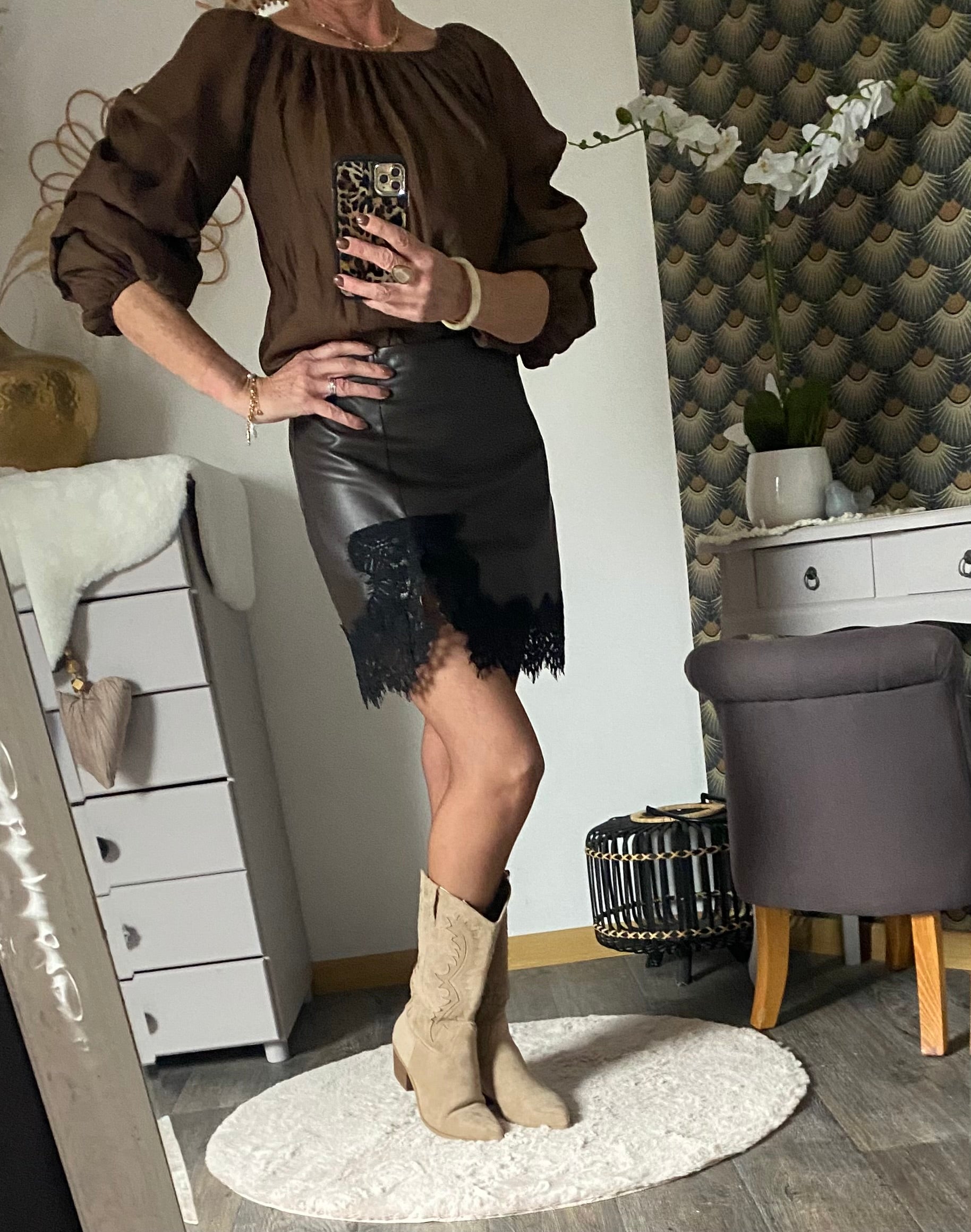 JUPE SHORT SIMILI MARRON   TAILLES:S OU M