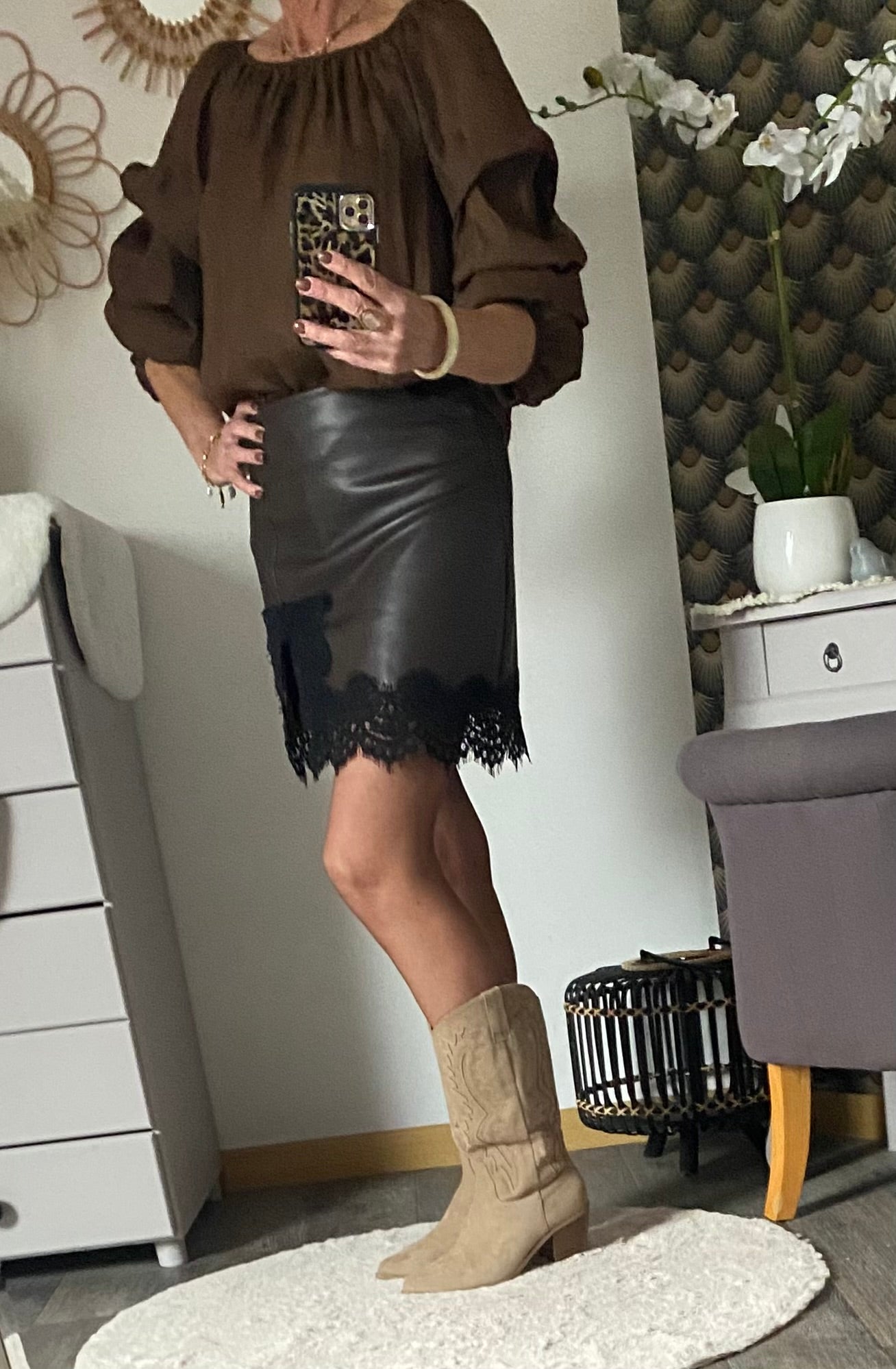 JUPE SHORT SIMILI MARRON   TAILLES:S OU M