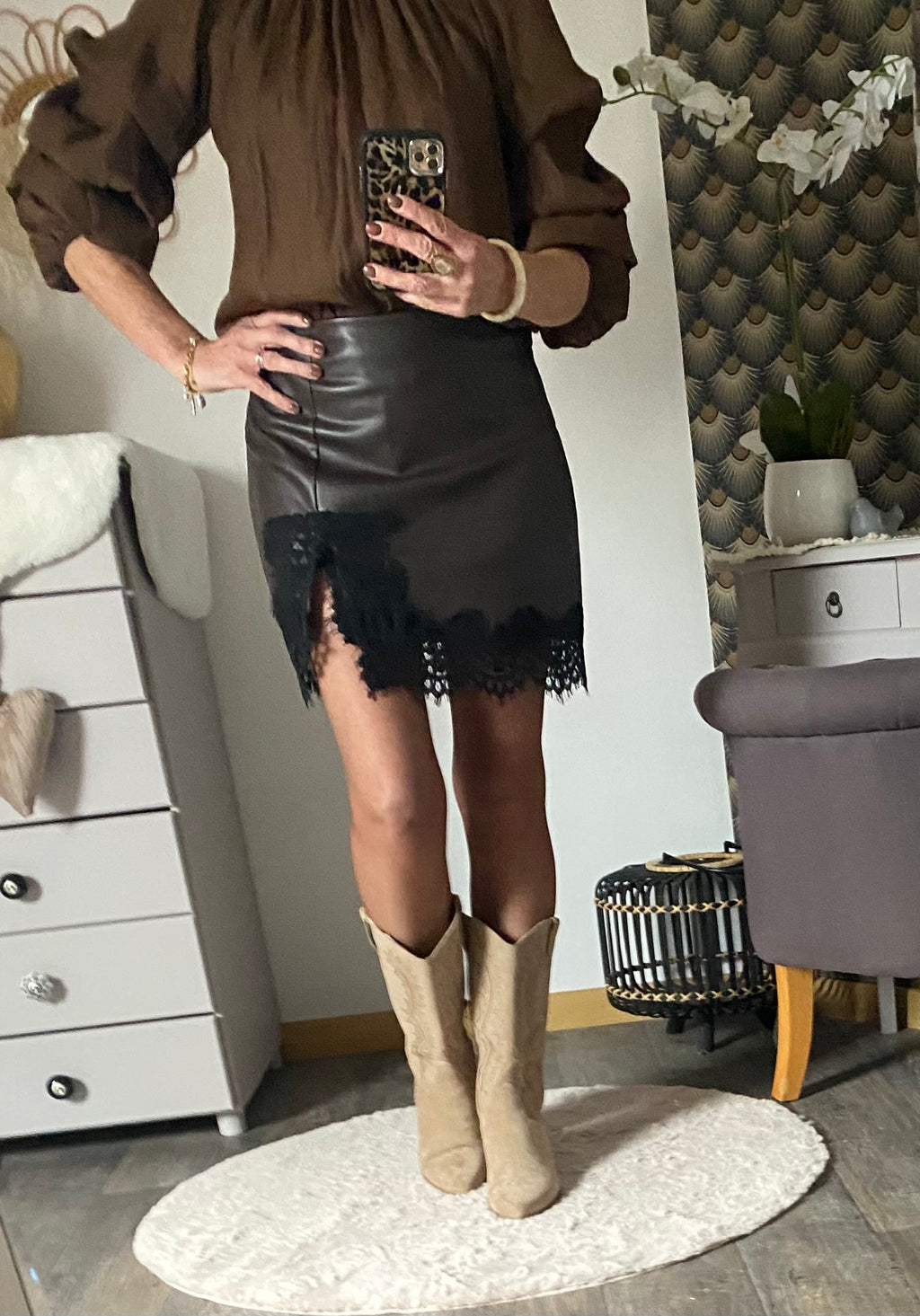 JUPE SHORT SIMILI MARRON   TAILLES:S OU M