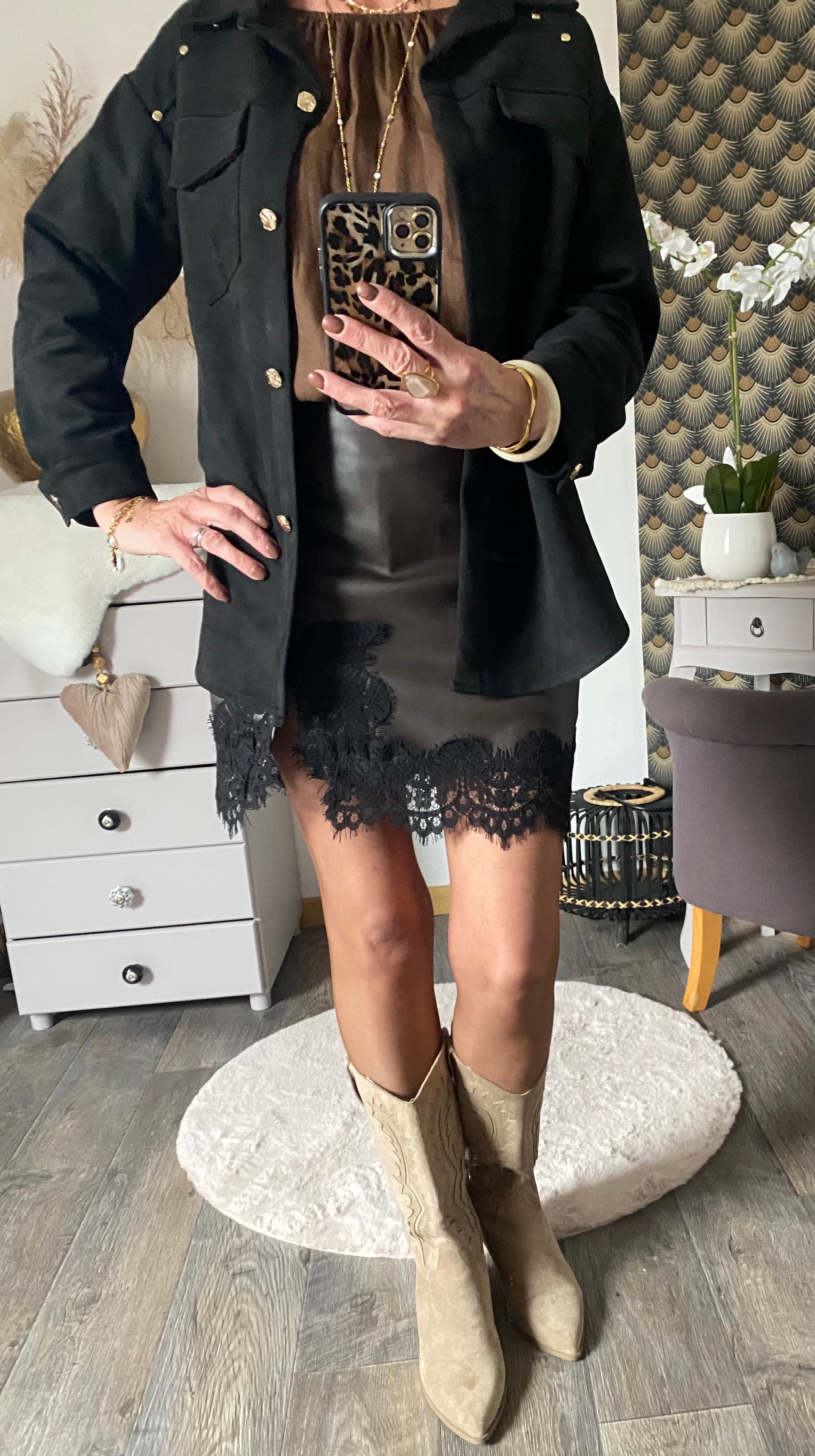 JUPE SHORT SIMILI MARRON   TAILLES:S OU M