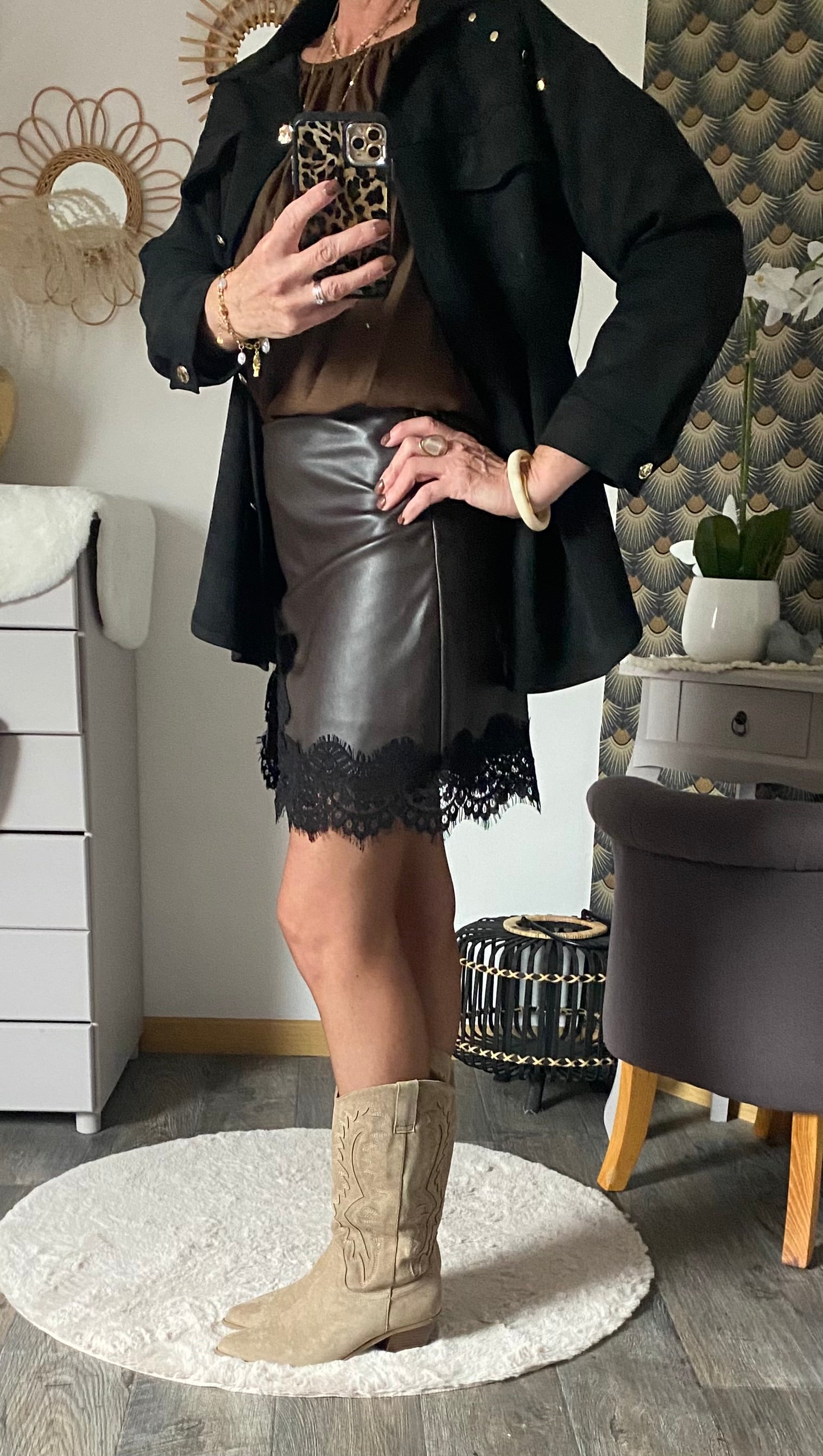 JUPE SHORT SIMILI MARRON   TAILLES:S OU M