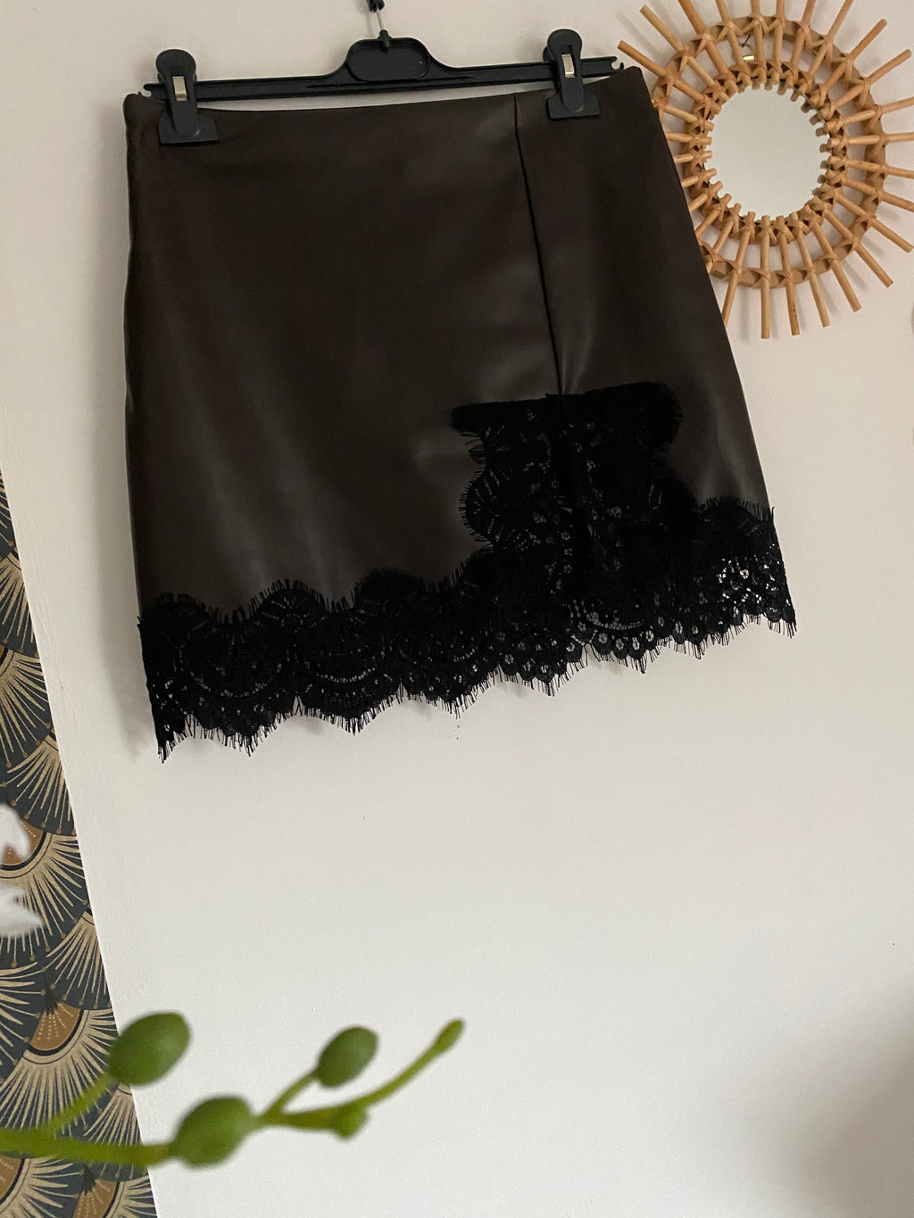 JUPE SHORT SIMILI MARRON   TAILLES:S OU M