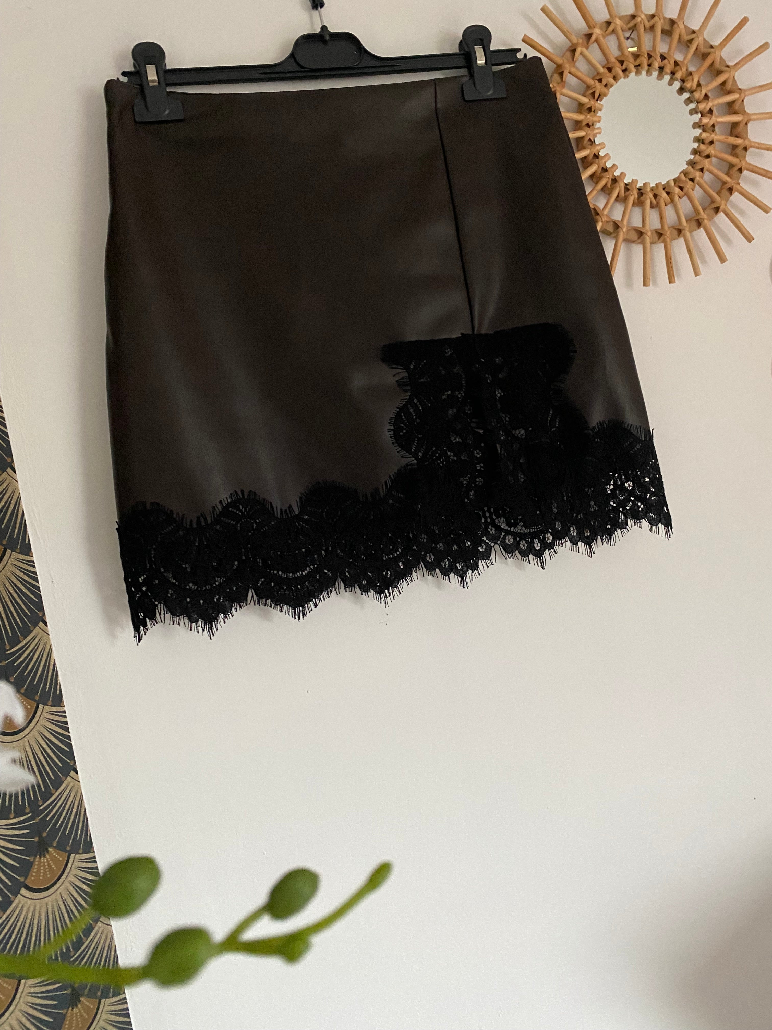 JUPE SHORT SIMILI MARRON   TAILLES:S OU M