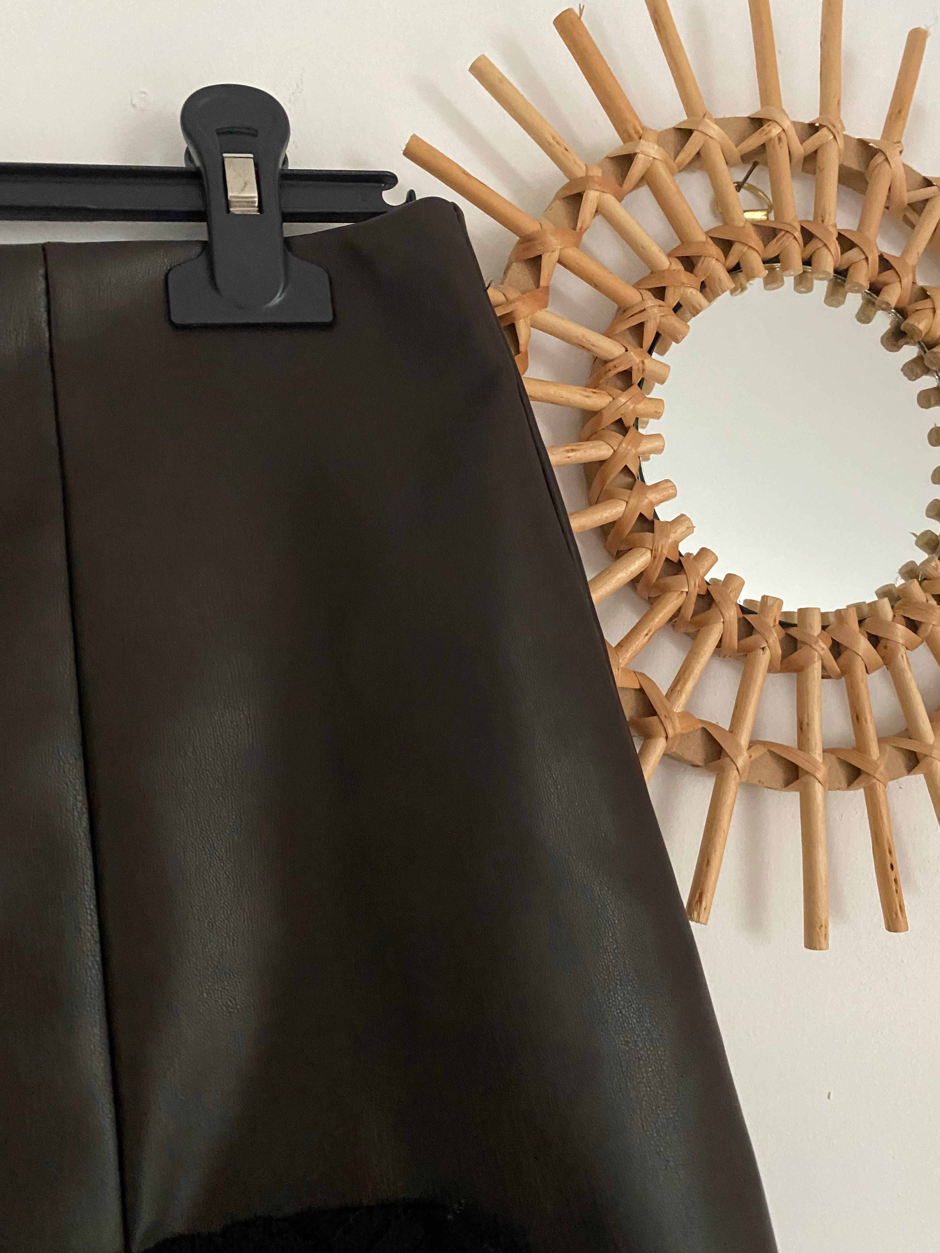 JUPE SHORT SIMILI MARRON   TAILLES:S OU M