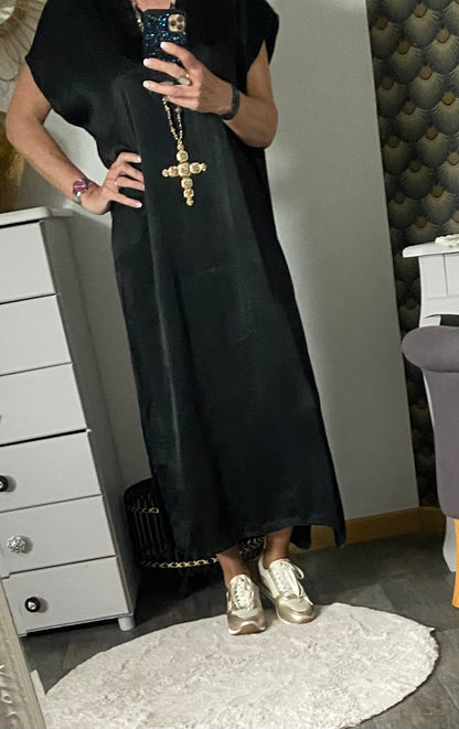 ROBE SOIE  NOIRE 40/44 petit 46
