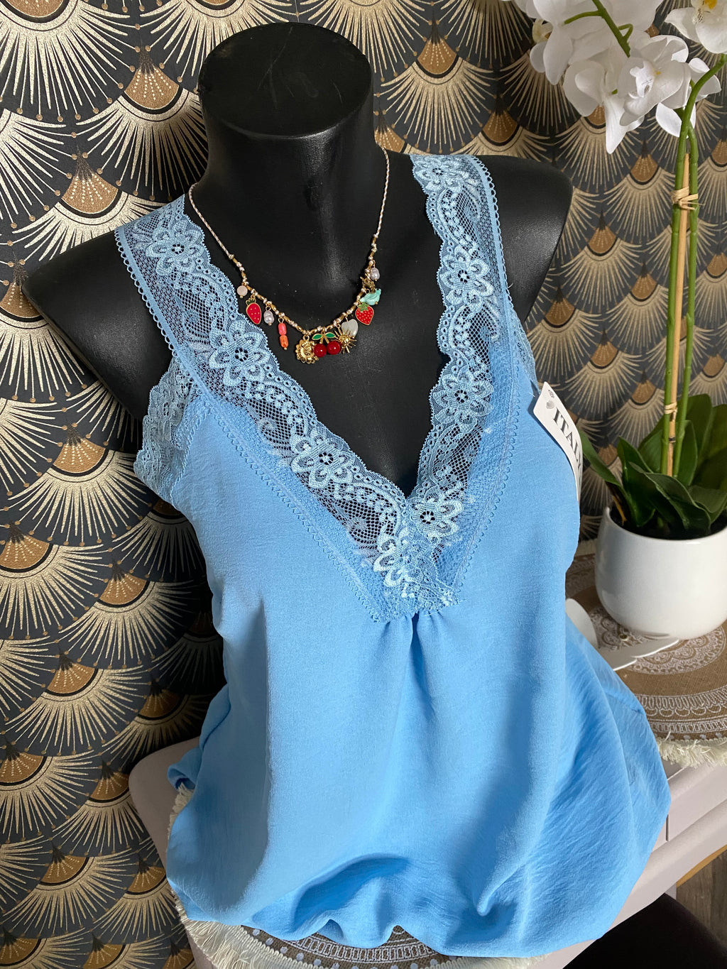 TOP DENTELLE  BLEU CIEL   40/ 44 collection dolce vita