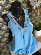 TOP DENTELLE  BLEU CIEL   40/ 44 collection dolce vita