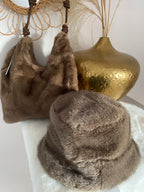 BOB FAUSSE FOURRURE TAUPE         ( categorie bonnet )