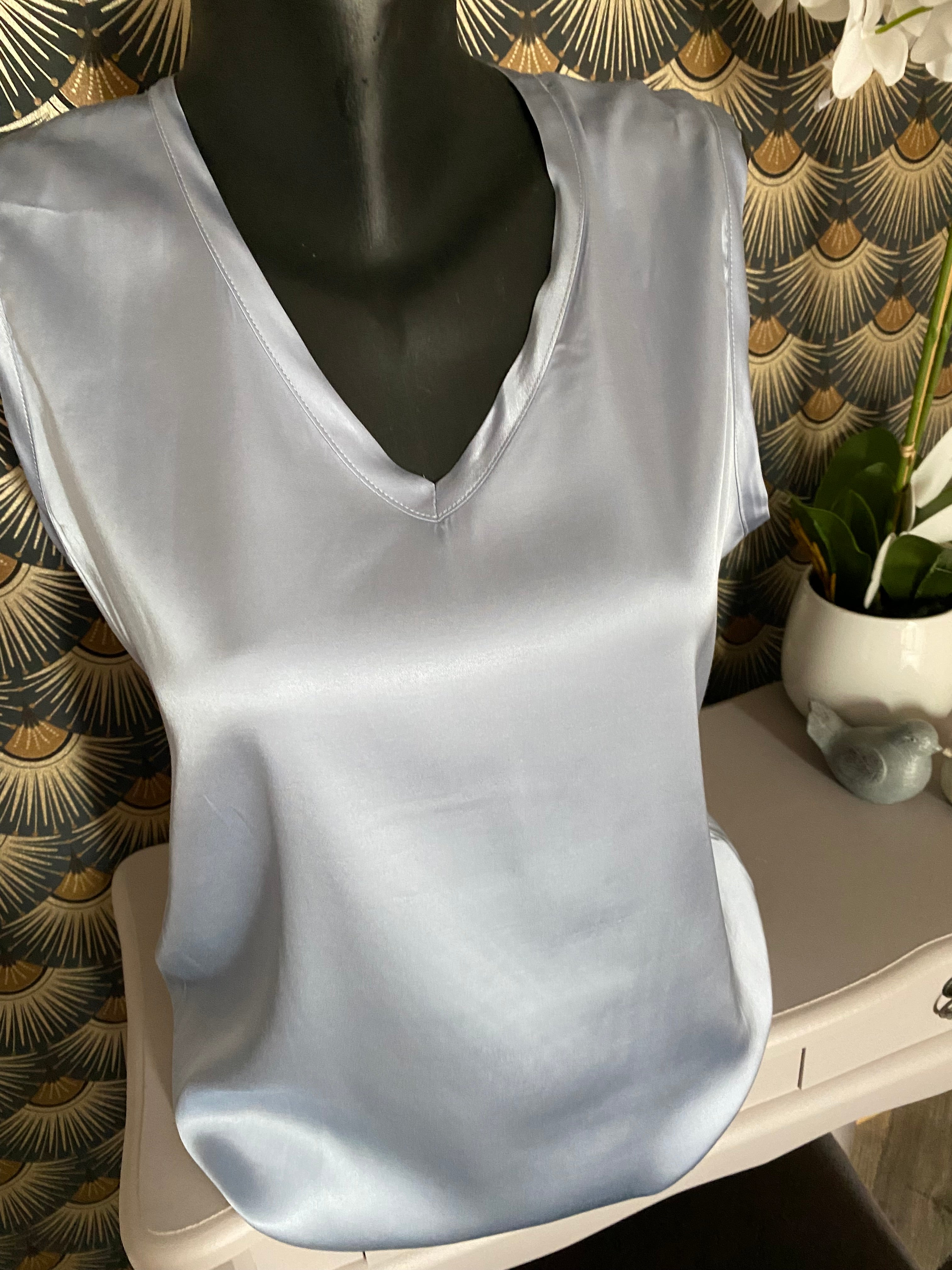 DEBARDEUR SATIN KEZY  BLEU CIEL , BLEU MARINE ,BLANC   TU 38/44