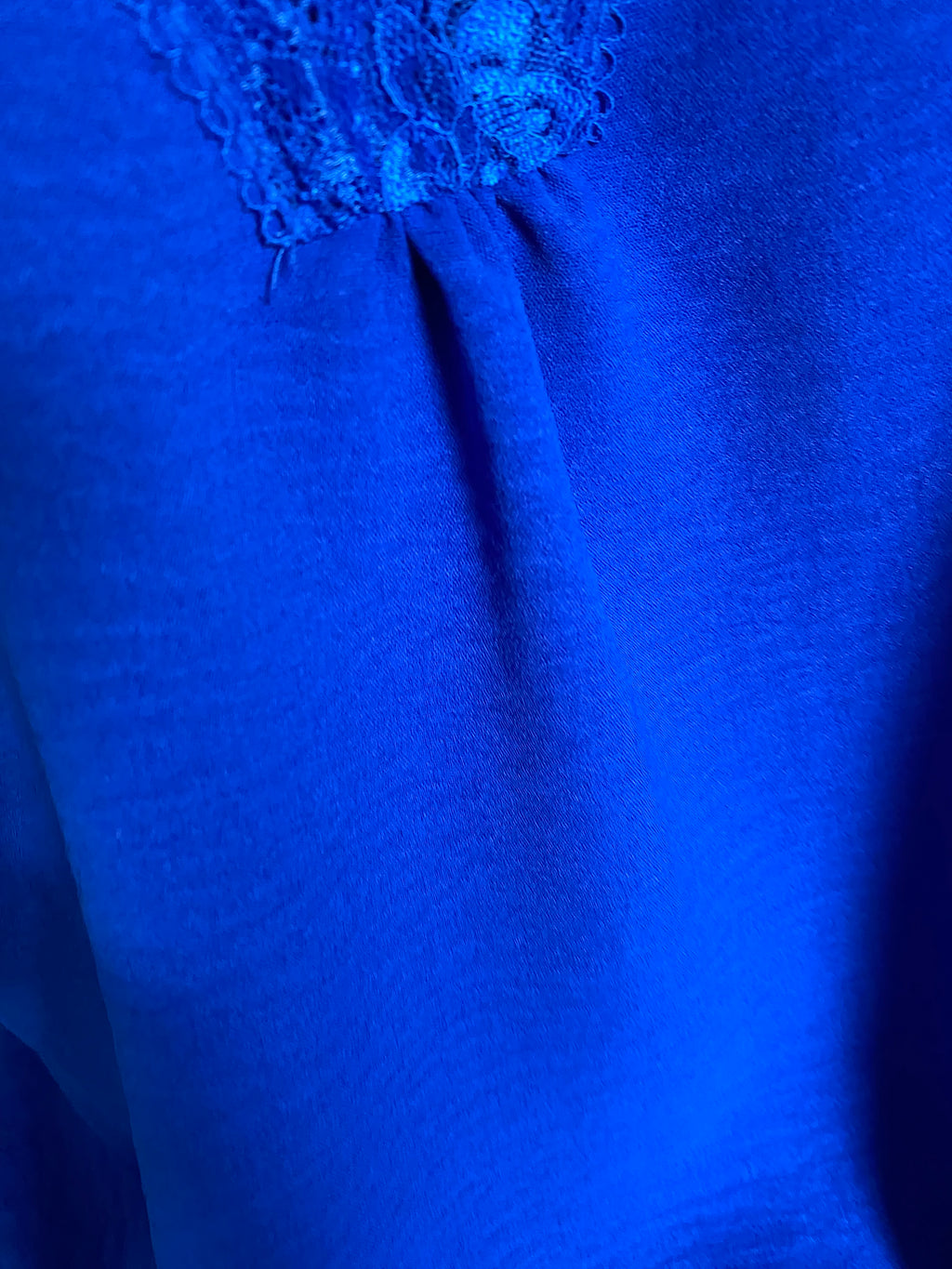 TOP DENTELLE  BLEU ROI   40/ 44 collection dolce vita