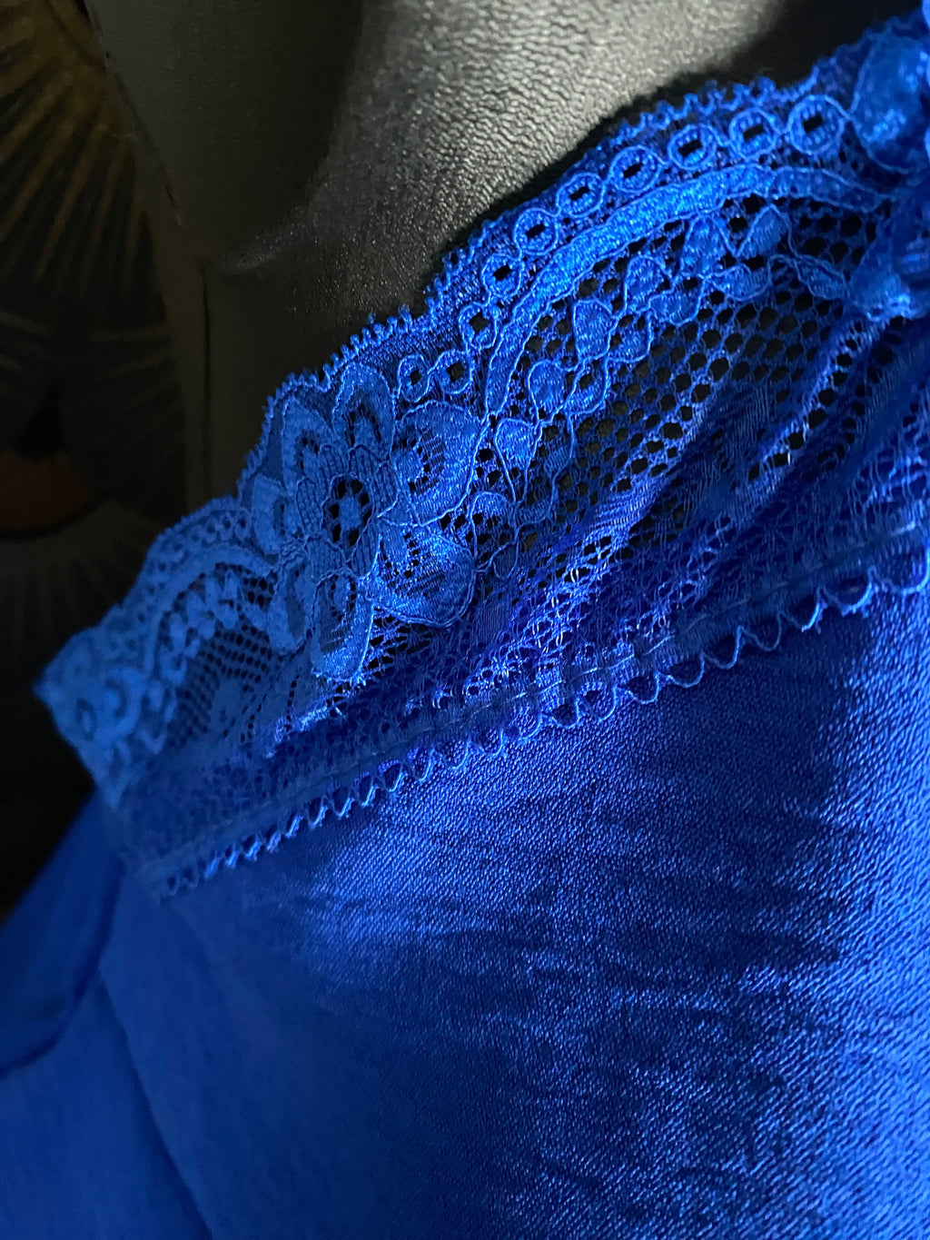 TOP DENTELLE  BLEU ROI   40/ 44 collection dolce vita