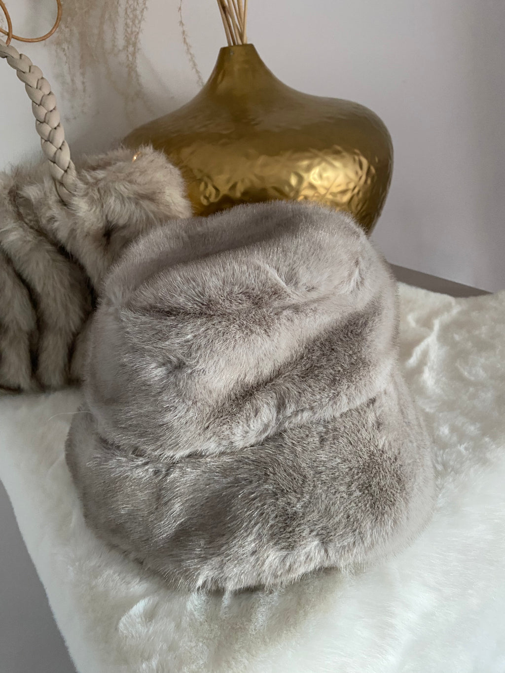 BOB FAUSSE FOURRURE GRIS  ( categorie bonnet )