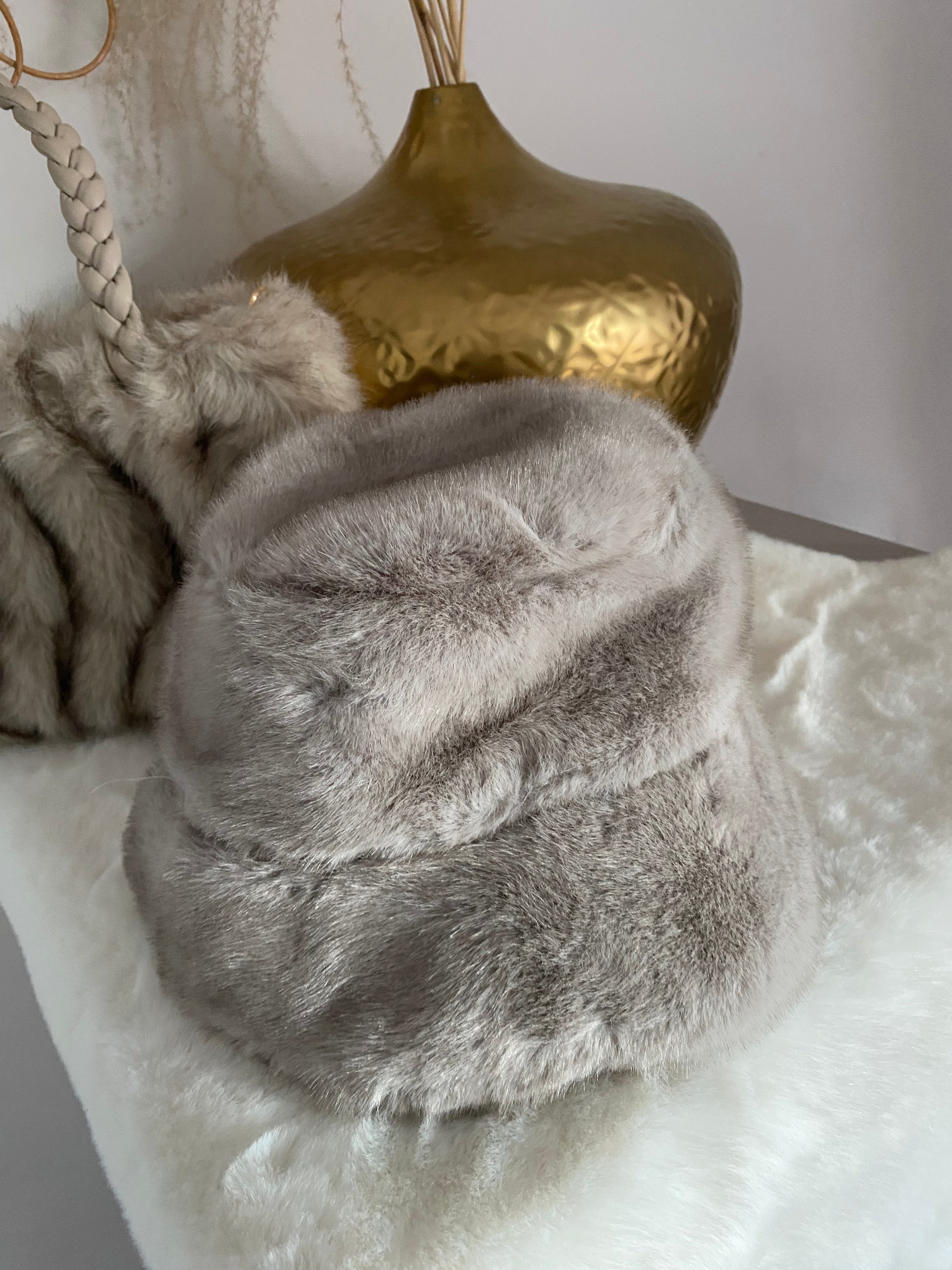 BOB FAUSSE FOURRURE GRIS  ( categorie bonnet )