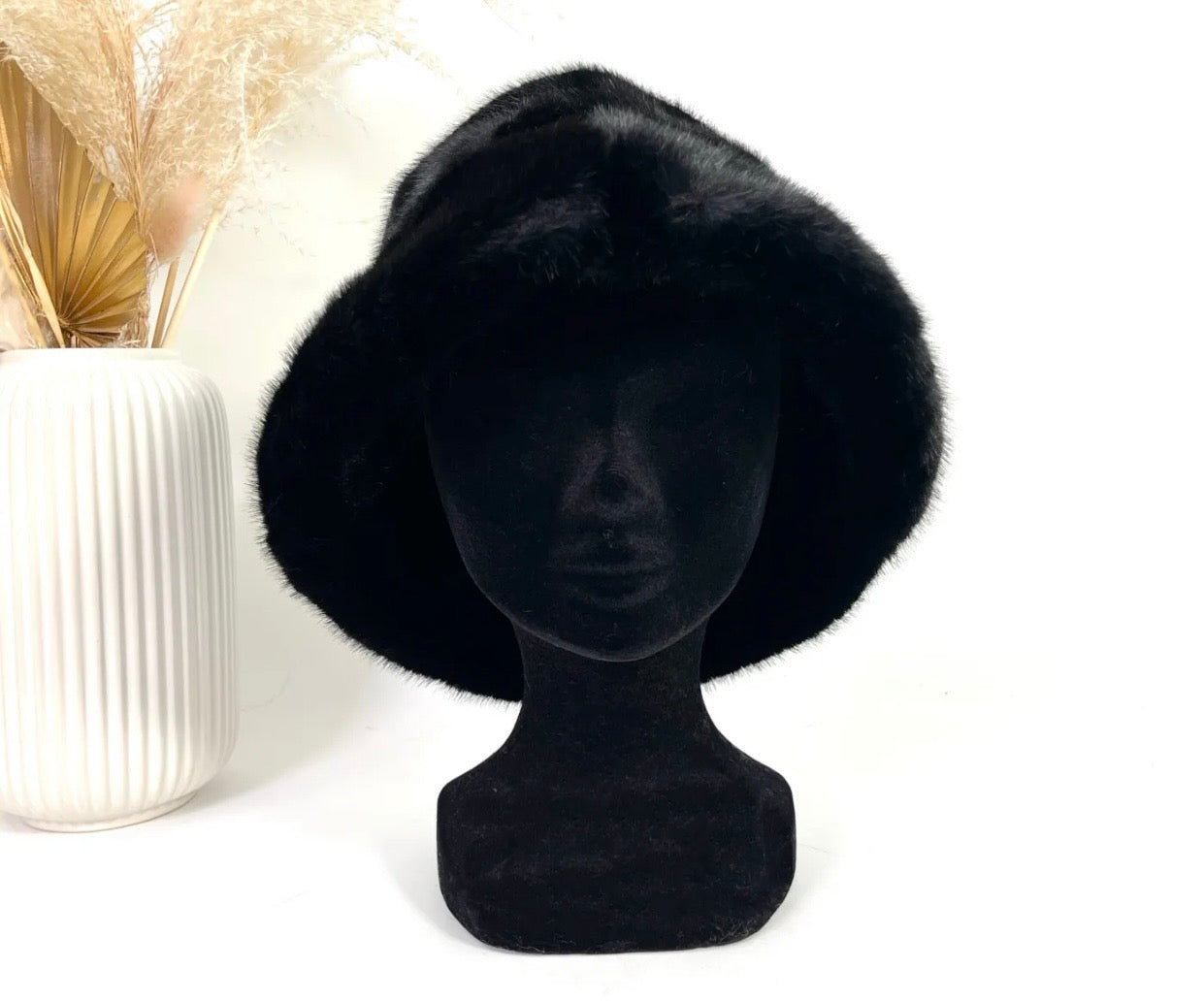 BOB FAUSSE FOURRURE NOIR         ( categorie bonnet )