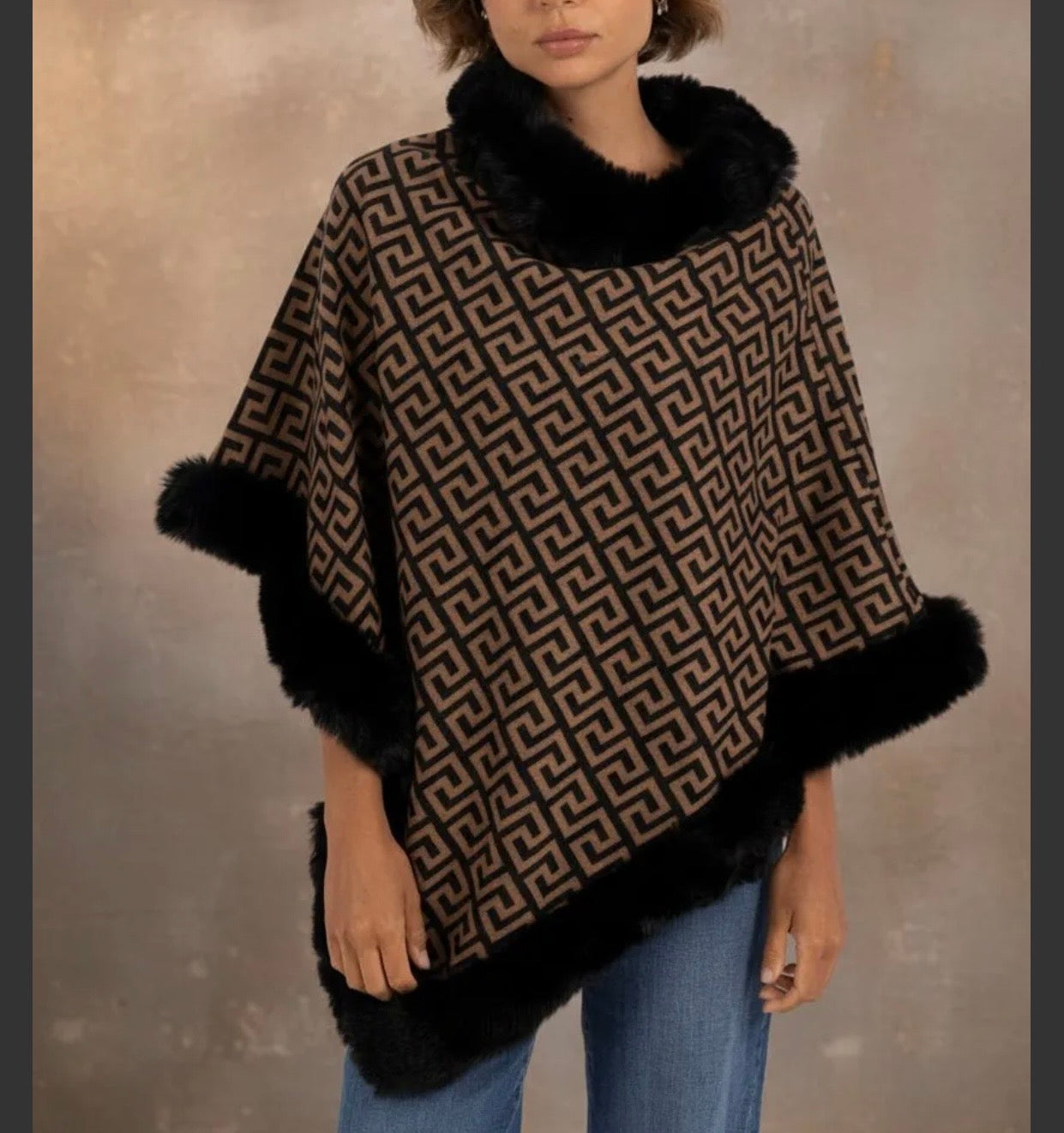 PONCHO CAPE AVEC FAUSSE FOURRURE IMPRIME   TU  (categorie veste )