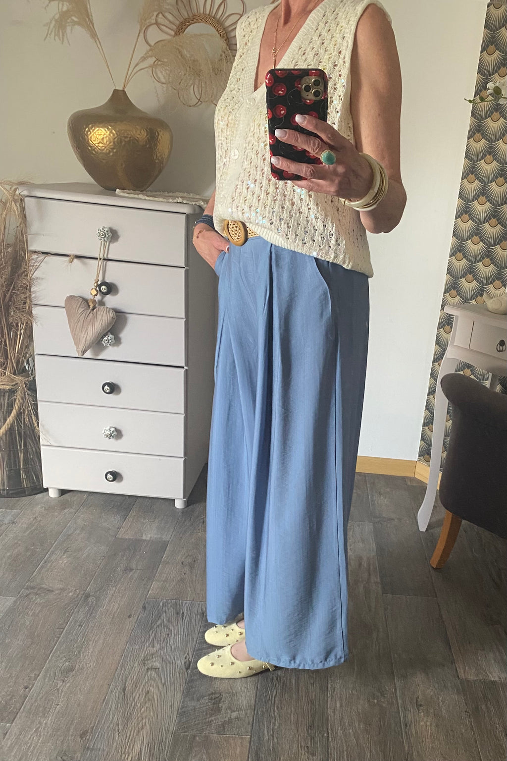 TOP GILET SANS MANCHE AJOURE AVEC SEQUINS   TU 36/42 PETIT 44