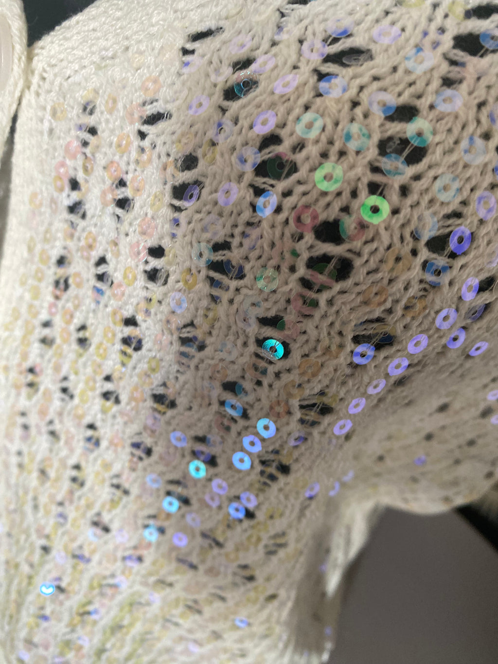 TOP GILET SANS MANCHE AJOURE AVEC SEQUINS   TU 36/42 PETIT 44