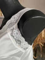 TOP DENTELLE  TROIS COLORIS ( noir , blanc, champagne)