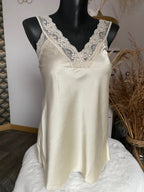 TOP DENTELLE  TROIS COLORIS ( noir , blanc, champagne)