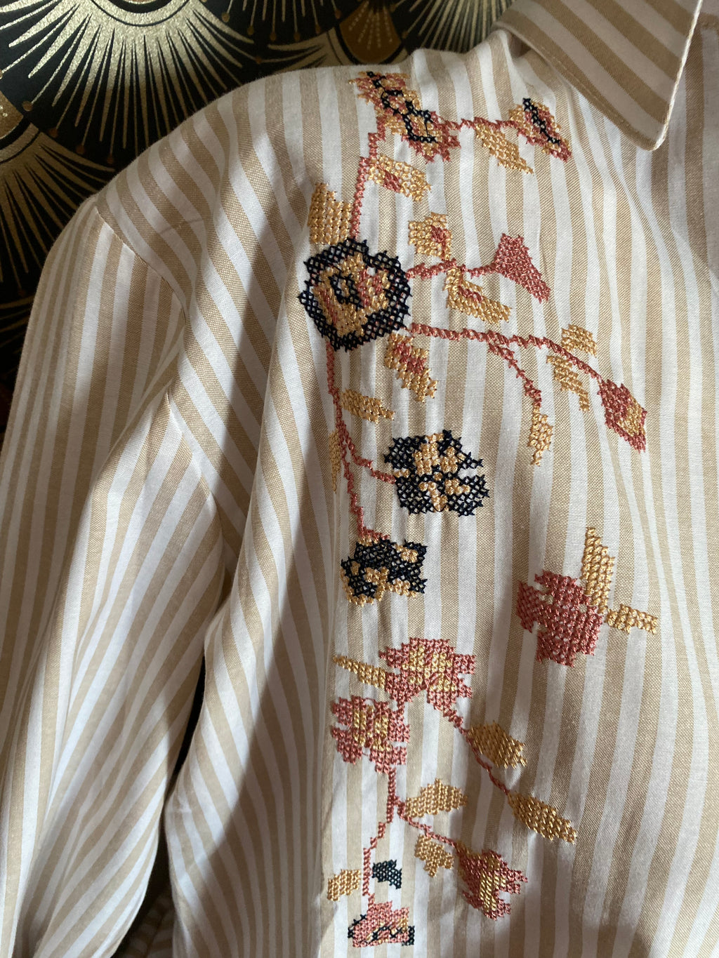 ENSEMBLE CHEMISE   BRODEE RAYEE ET DEBARDEUR  BEIGE TU 34/42