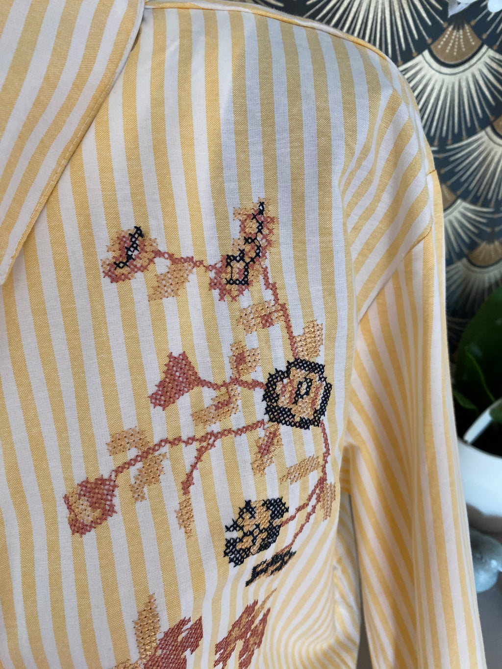 ENSEMBLE CHEMISE   BRODEE RAYEE ET DEBARDEUR JAUNE  TU 34/42