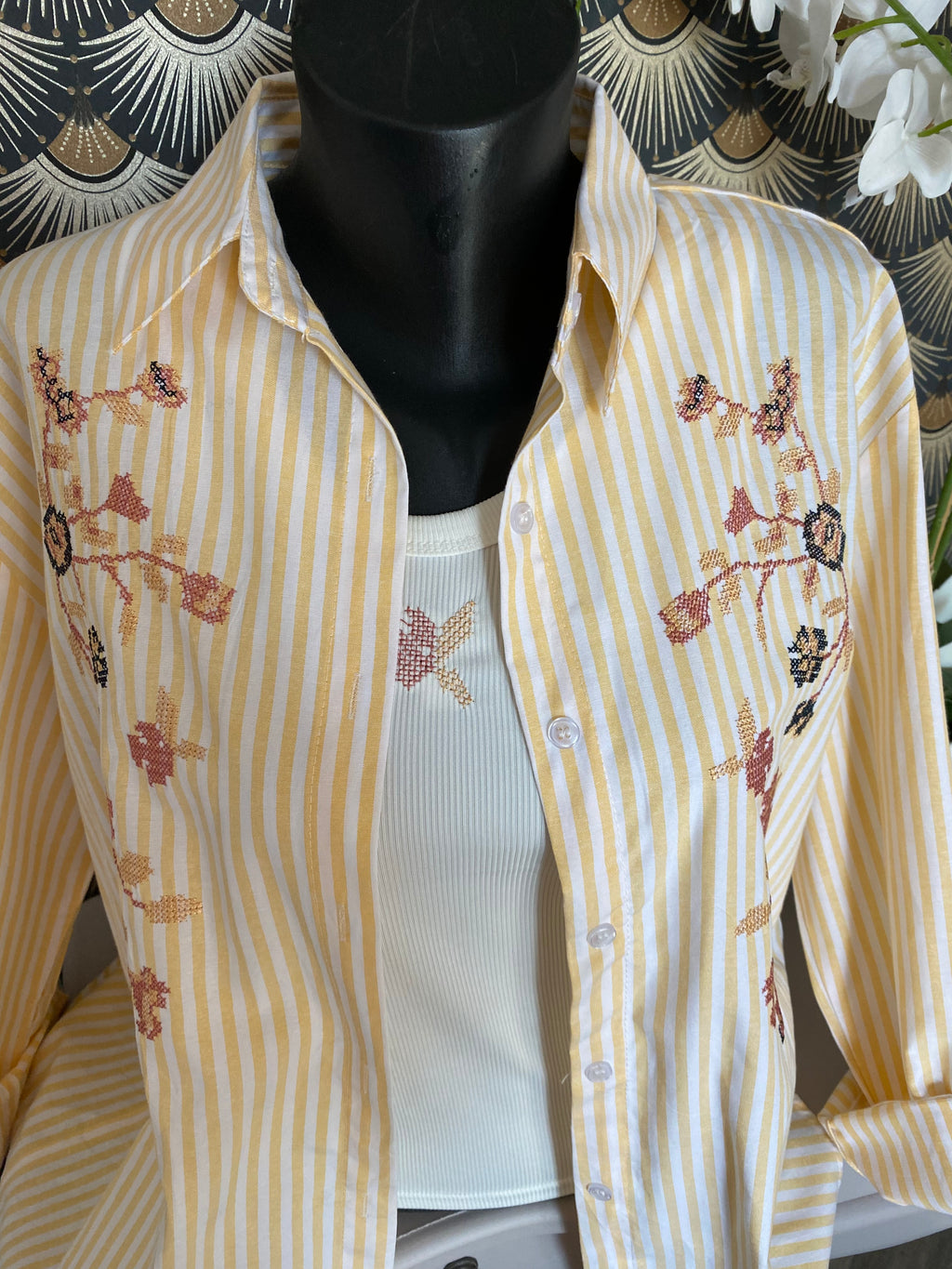 ENSEMBLE CHEMISE   BRODEE RAYEE ET DEBARDEUR JAUNE  TU 34/42