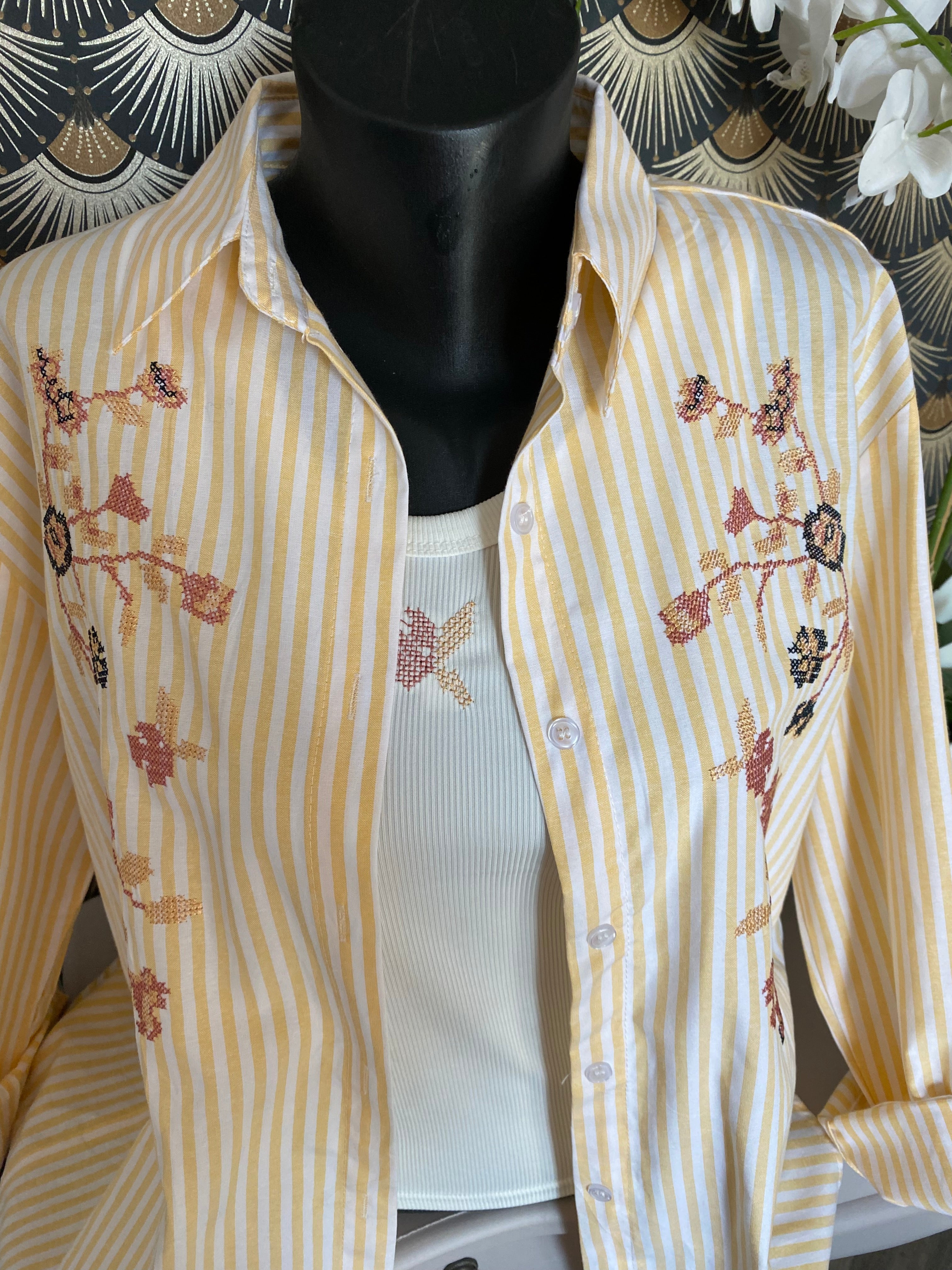 ENSEMBLE CHEMISE   BRODEE RAYEE ET DEBARDEUR JAUNE  TU 34/42