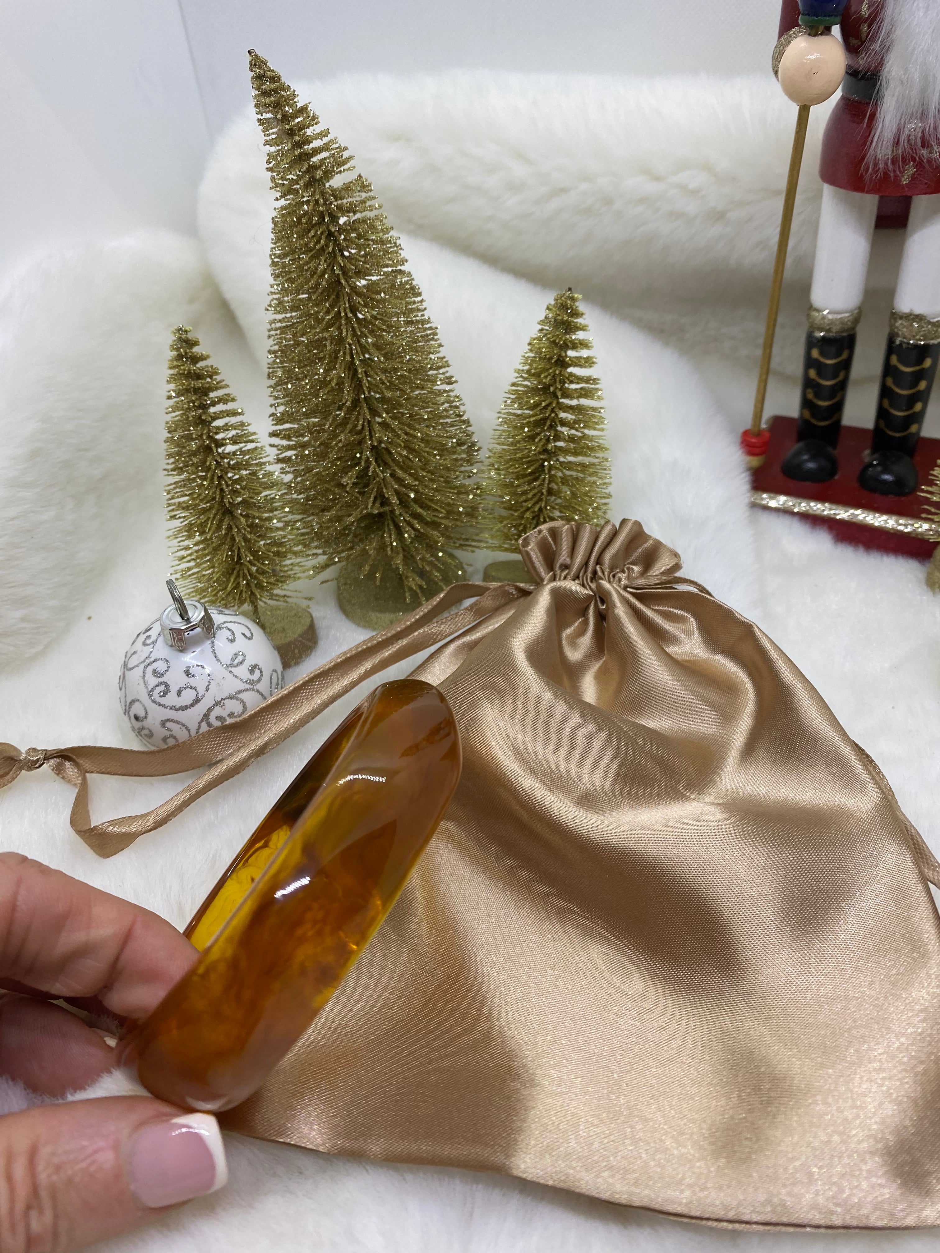 LOT DE TROIS BRACELETS RESINE  KAKI , IVOIRE,AMBRE