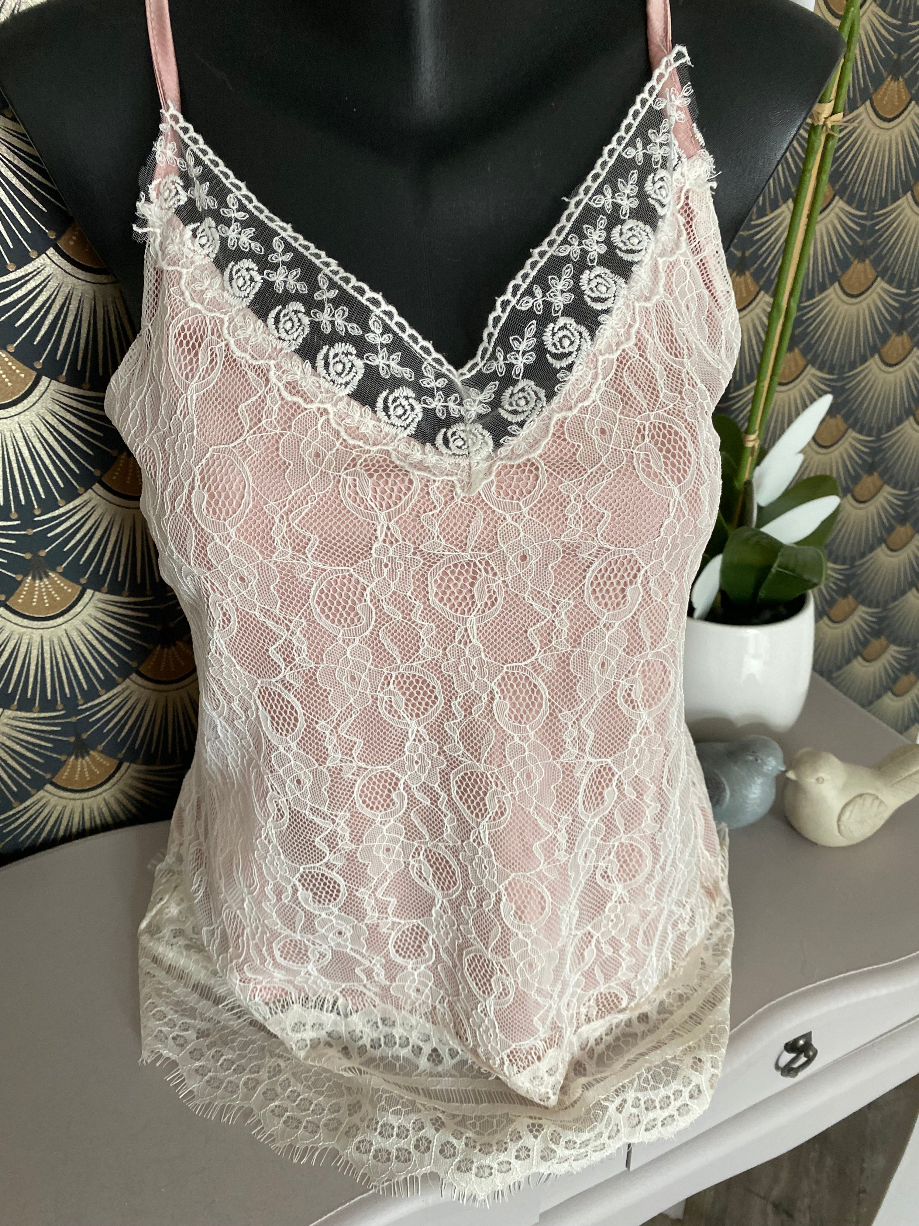 TOP DENTELLE ROSE /ECRU /NOIR  TU 34/42